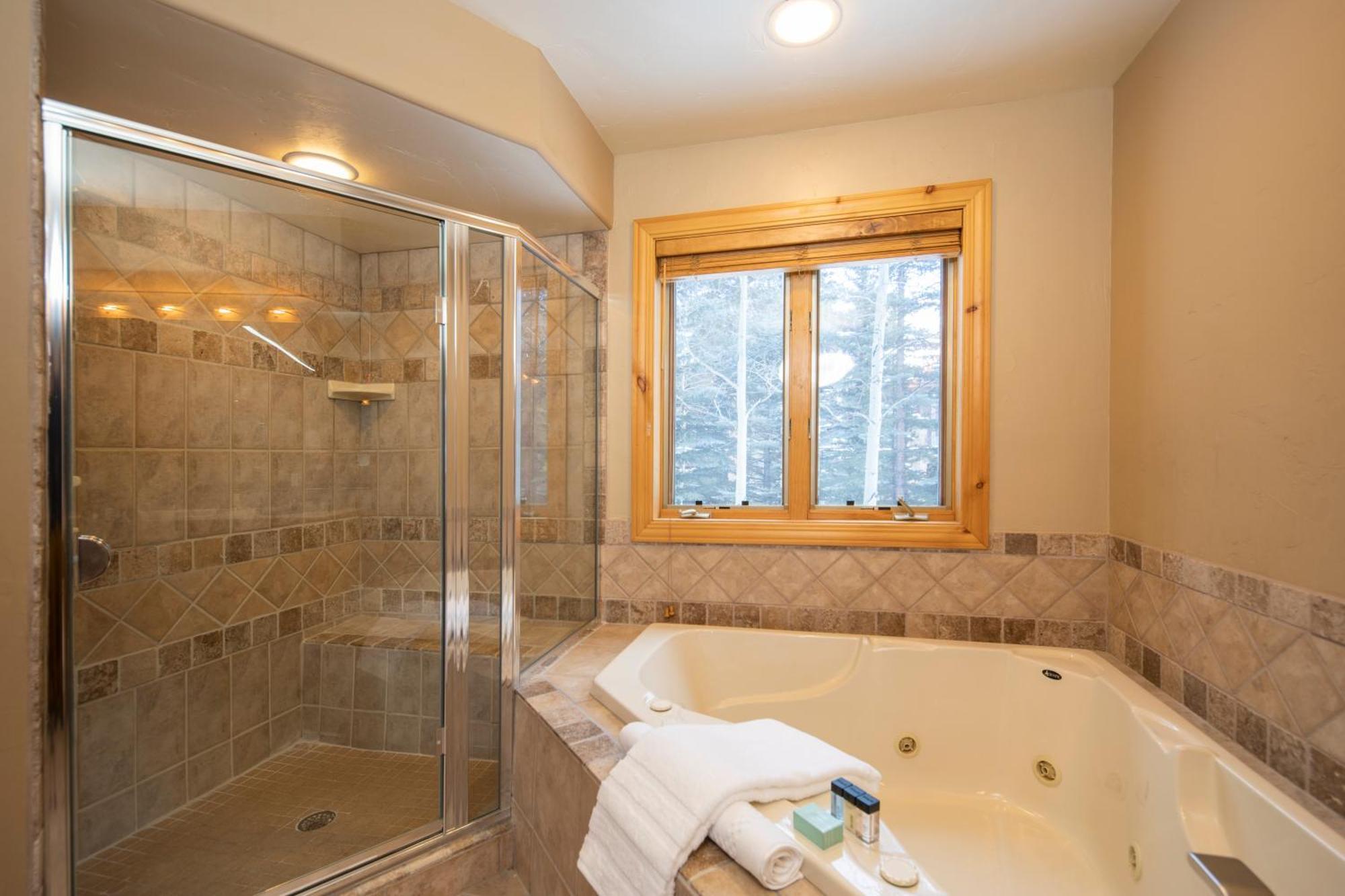Walking Distance To Downtown Breck, Stunning Panorama, Hot Tub, Foosball, Arcade Machine! Holiday home