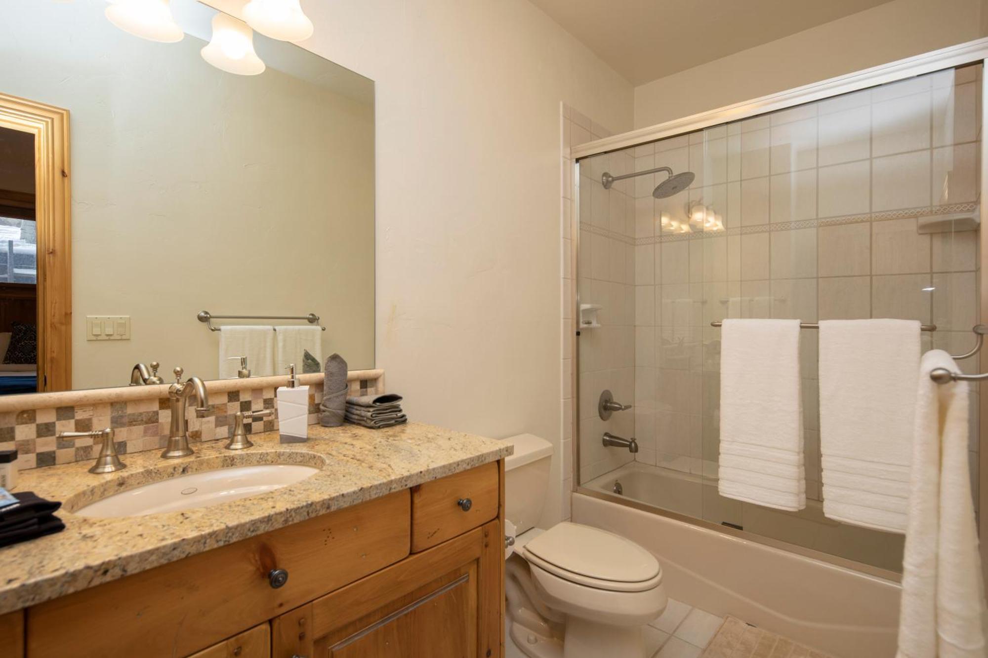 Walking Distance To Downtown Breck, Stunning Panorama, Hot Tub, Foosball, Arcade Machine! Holiday home *