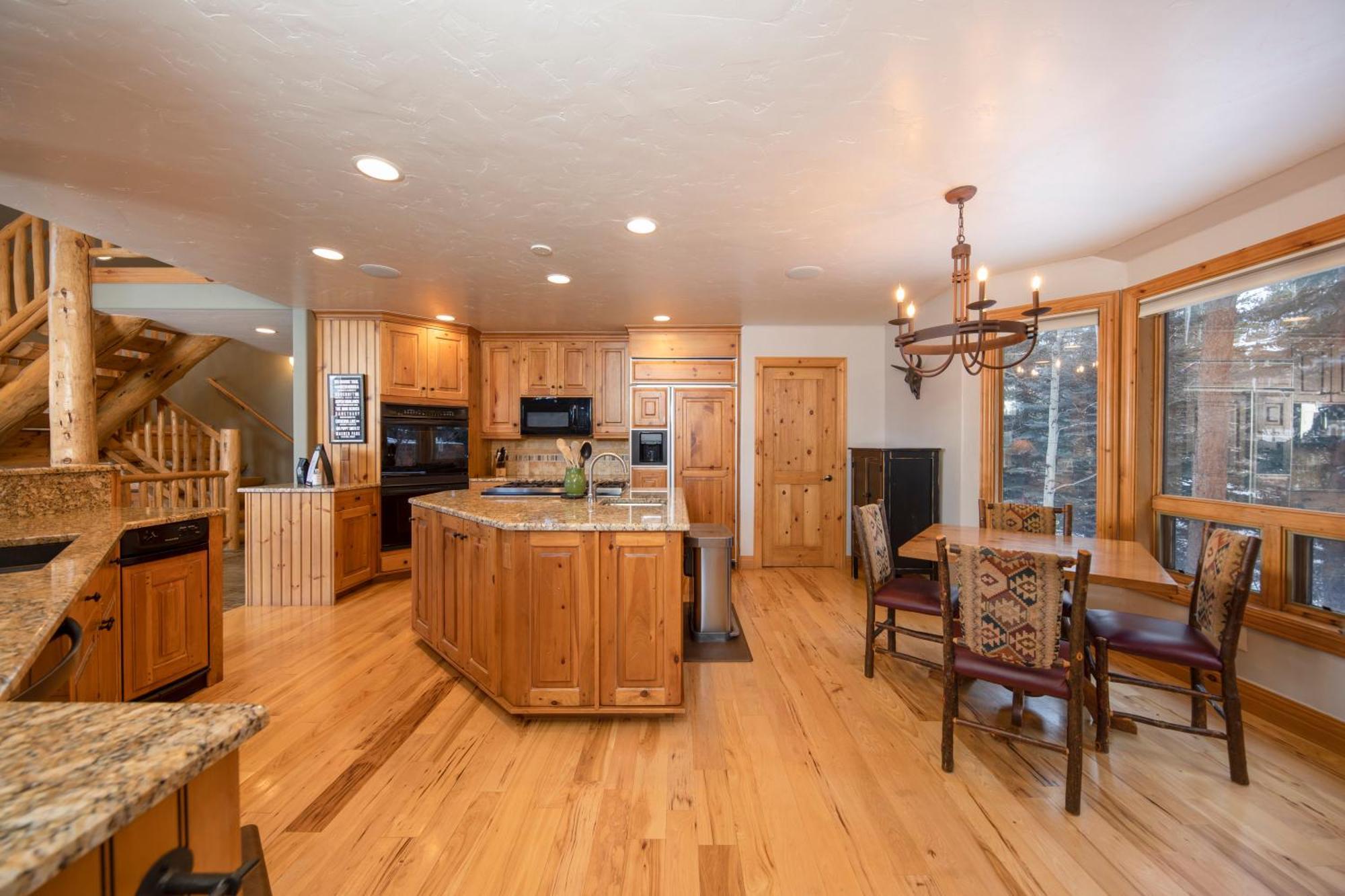 Holiday home Walking Distance To Downtown Breck, Stunning Panorama, Hot Tub, Foosball, Arcade Machine!