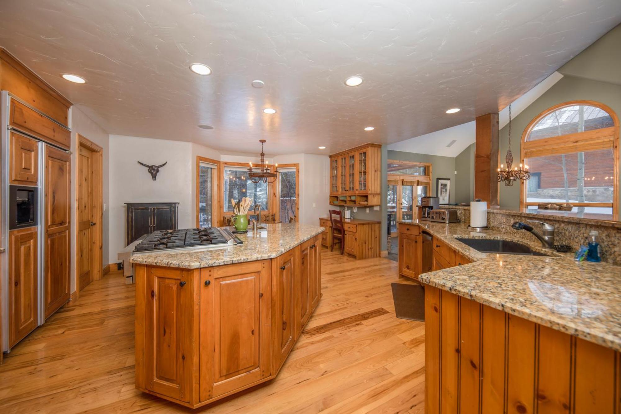 Walking Distance To Downtown Breck, Stunning Panorama, Hot Tub, Foosball, Arcade Machine! Breckenridge