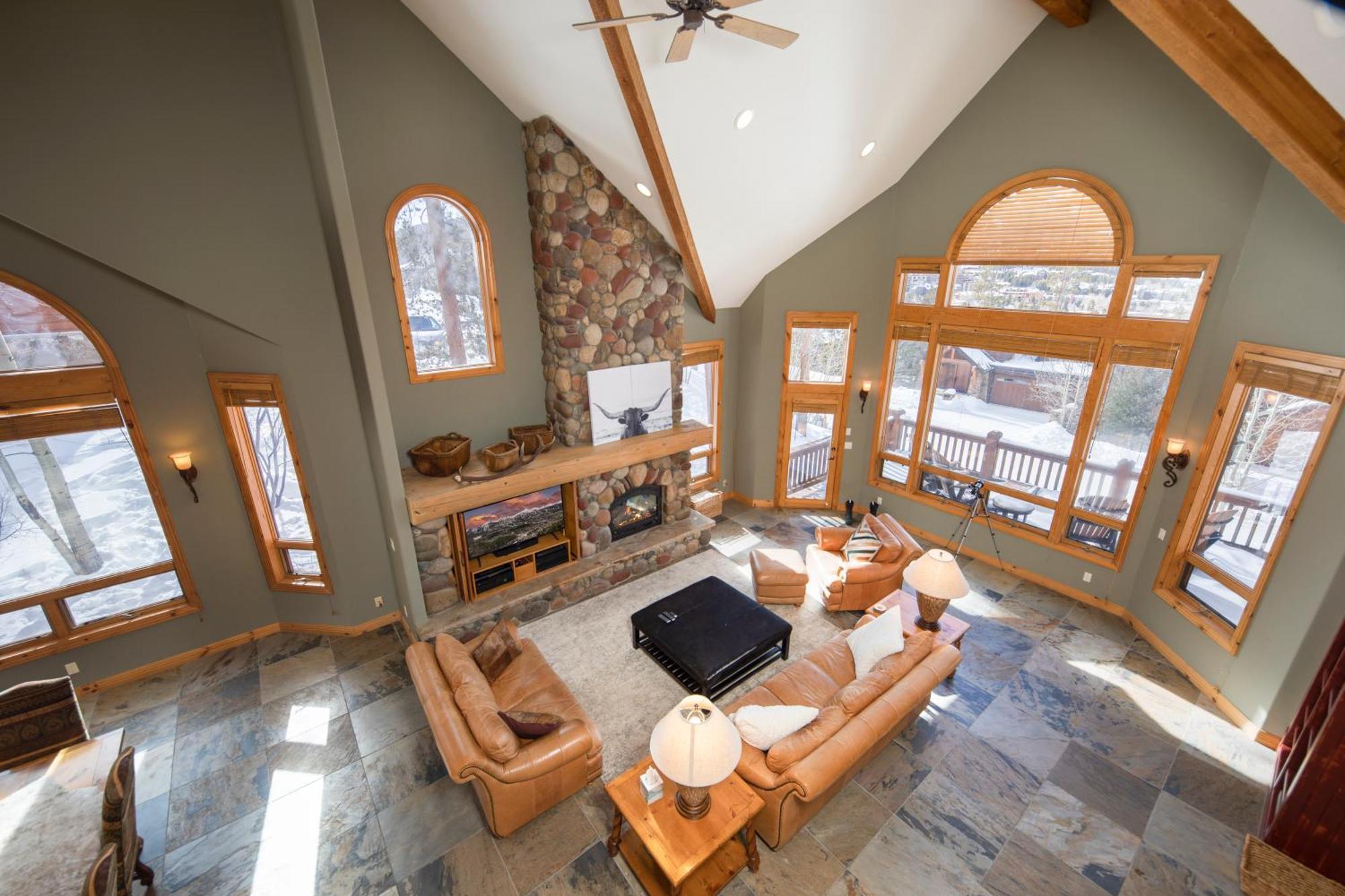 Walking Distance To Downtown Breck, Stunning Panorama, Hot Tub, Foosball, Arcade Machine! Holiday home