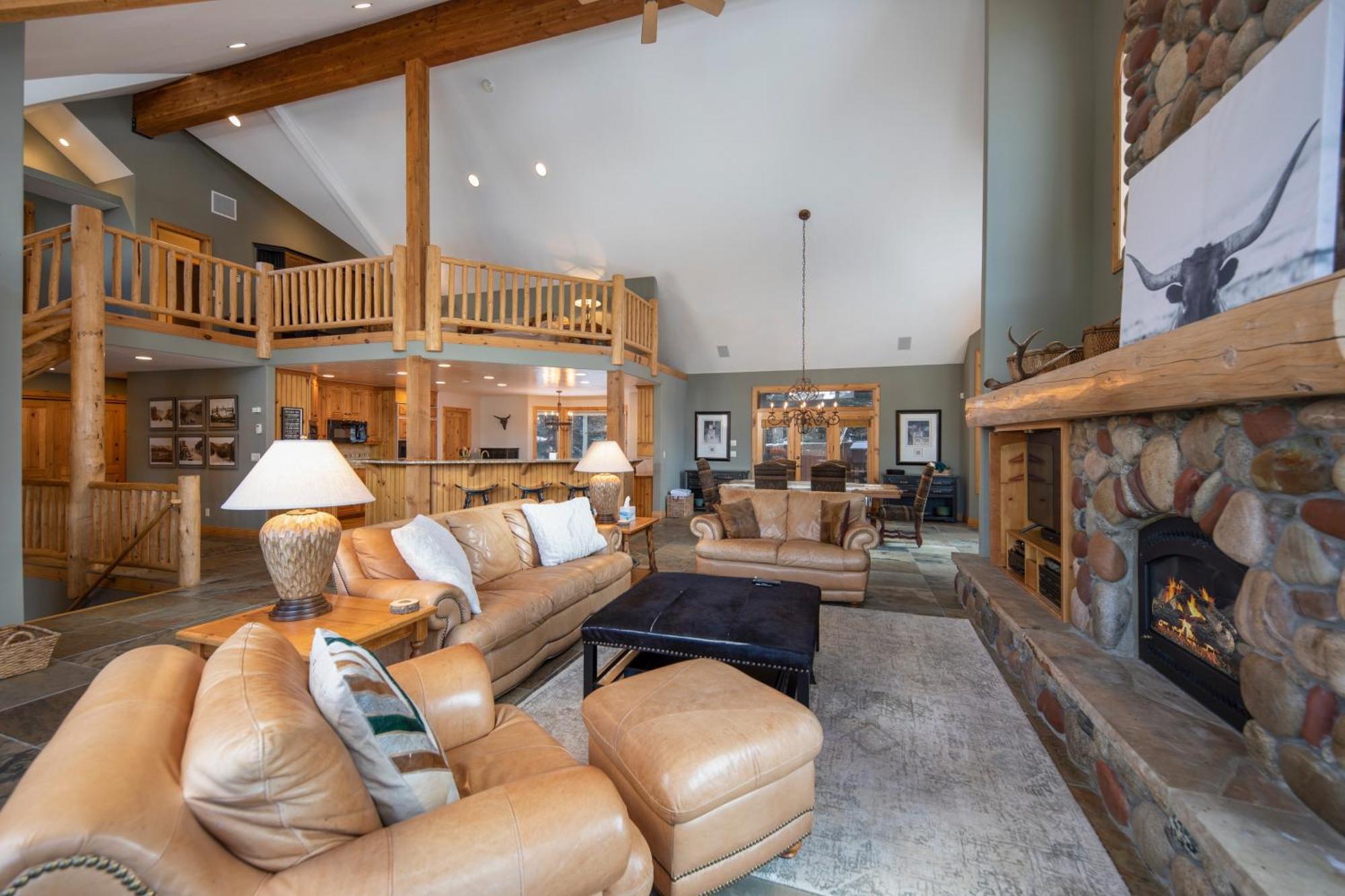 Walking Distance To Downtown Breck, Stunning Panorama, Hot Tub, Foosball, Arcade Machine! * Breckenridge