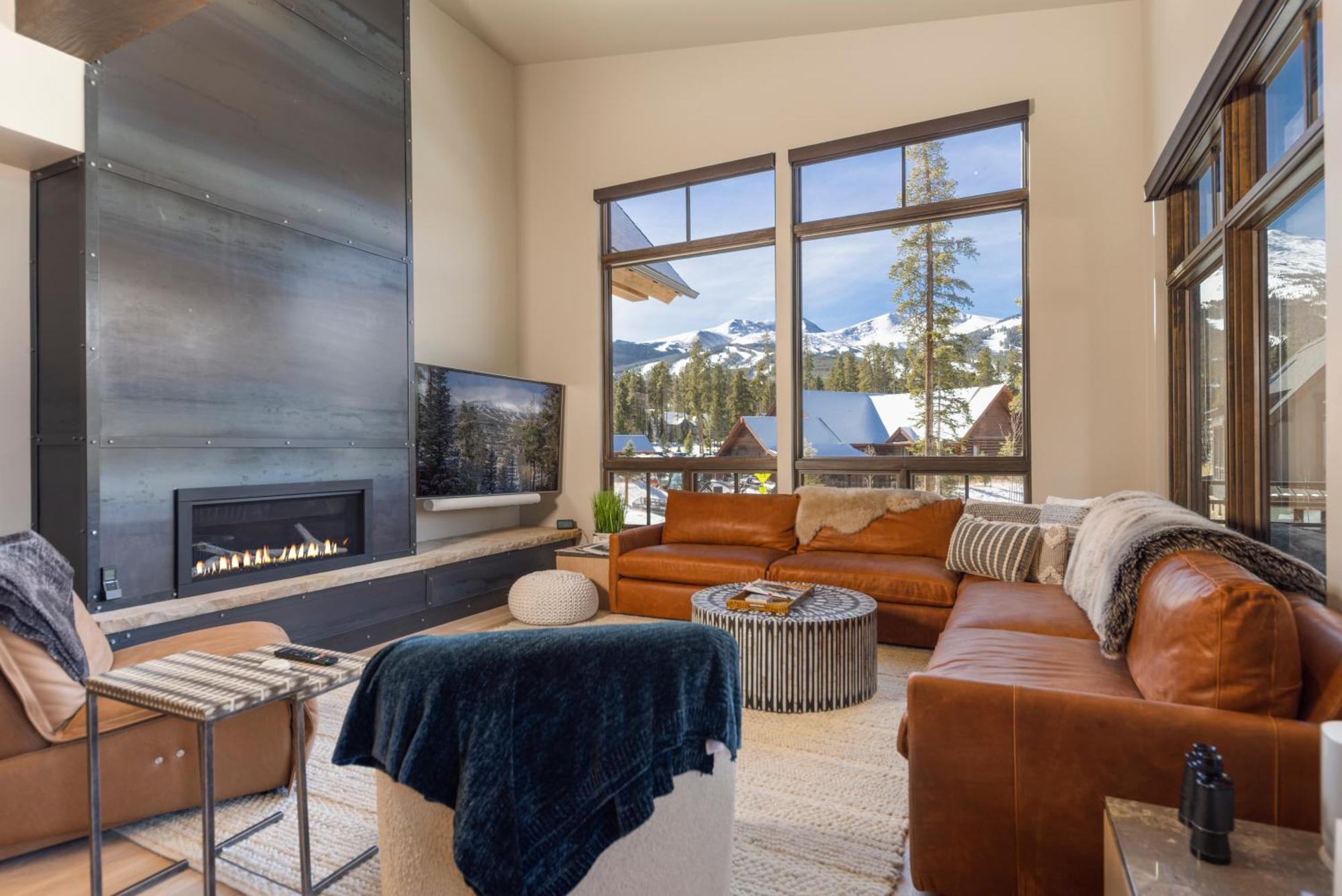 Holiday home Steps From Shuttle! Stunning Views! Luxury Finishes, Backs To Nordic Trails, Easy Access To Peak 8! Breckenridge