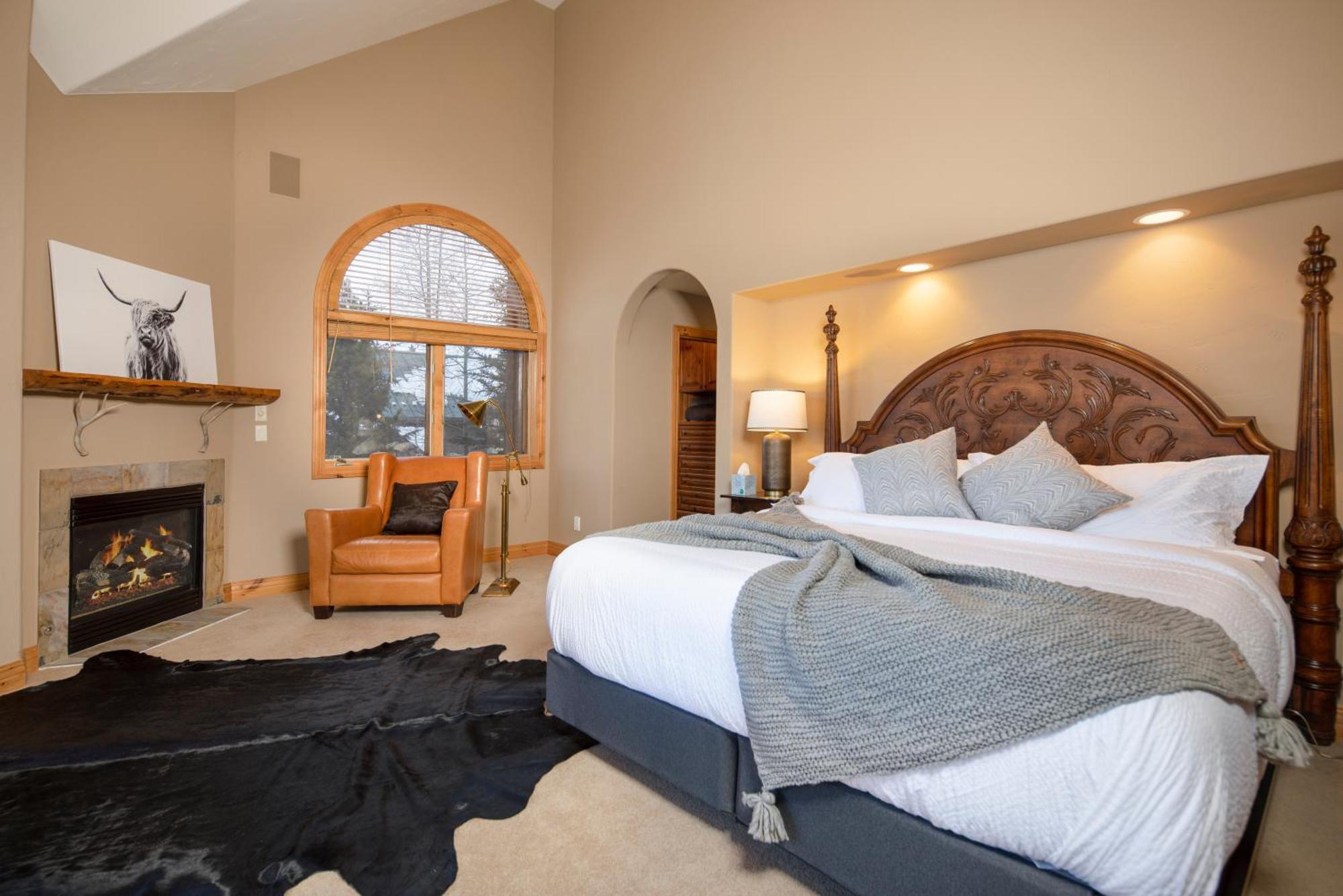 Walking Distance To Downtown Breck, Stunning Panorama, Hot Tub, Foosball, Arcade Machine! Breckenridge