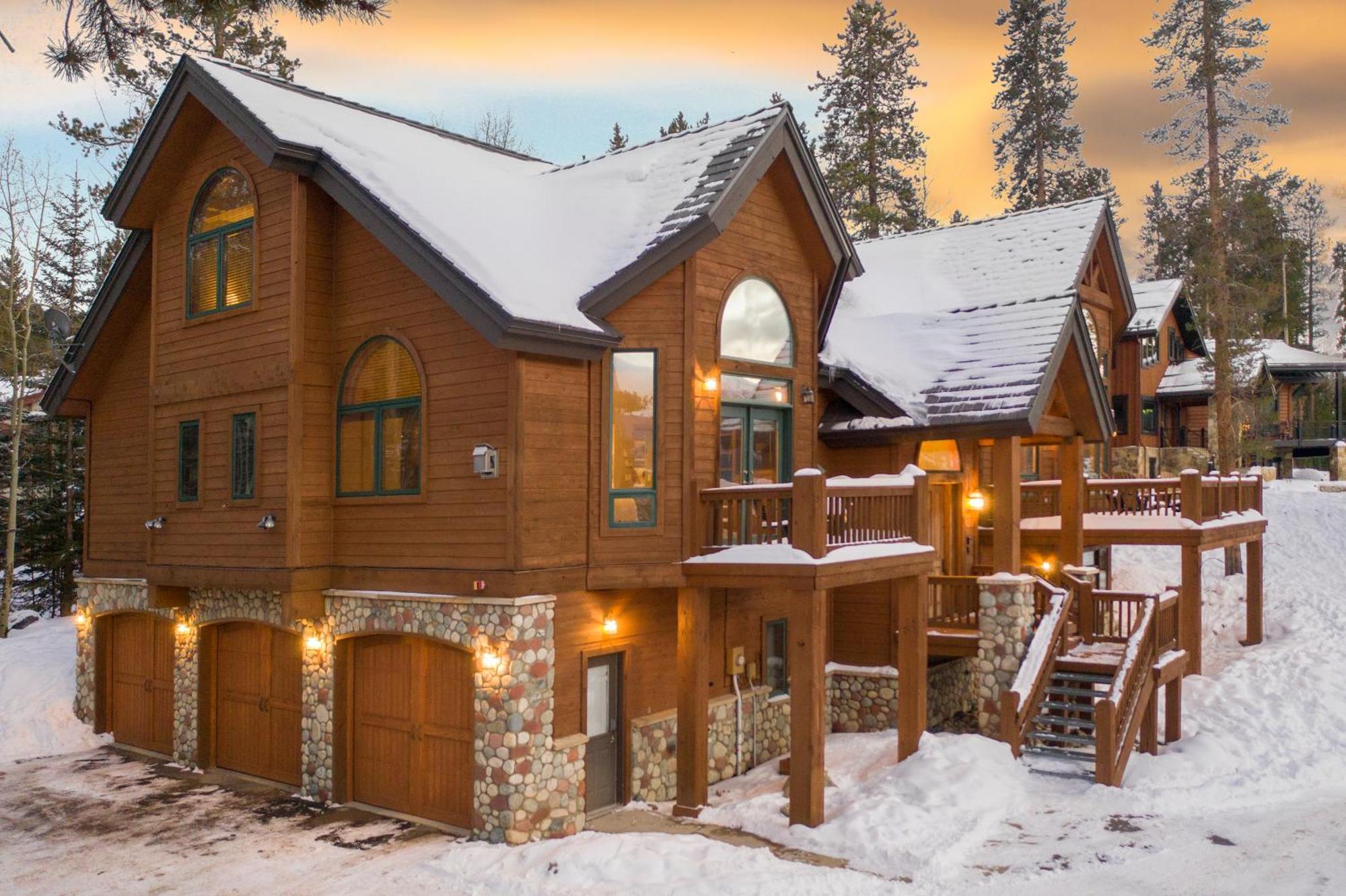 Walking Distance To Downtown Breck, Stunning Panorama, Hot Tub, Foosball, Arcade Machine! Holiday home