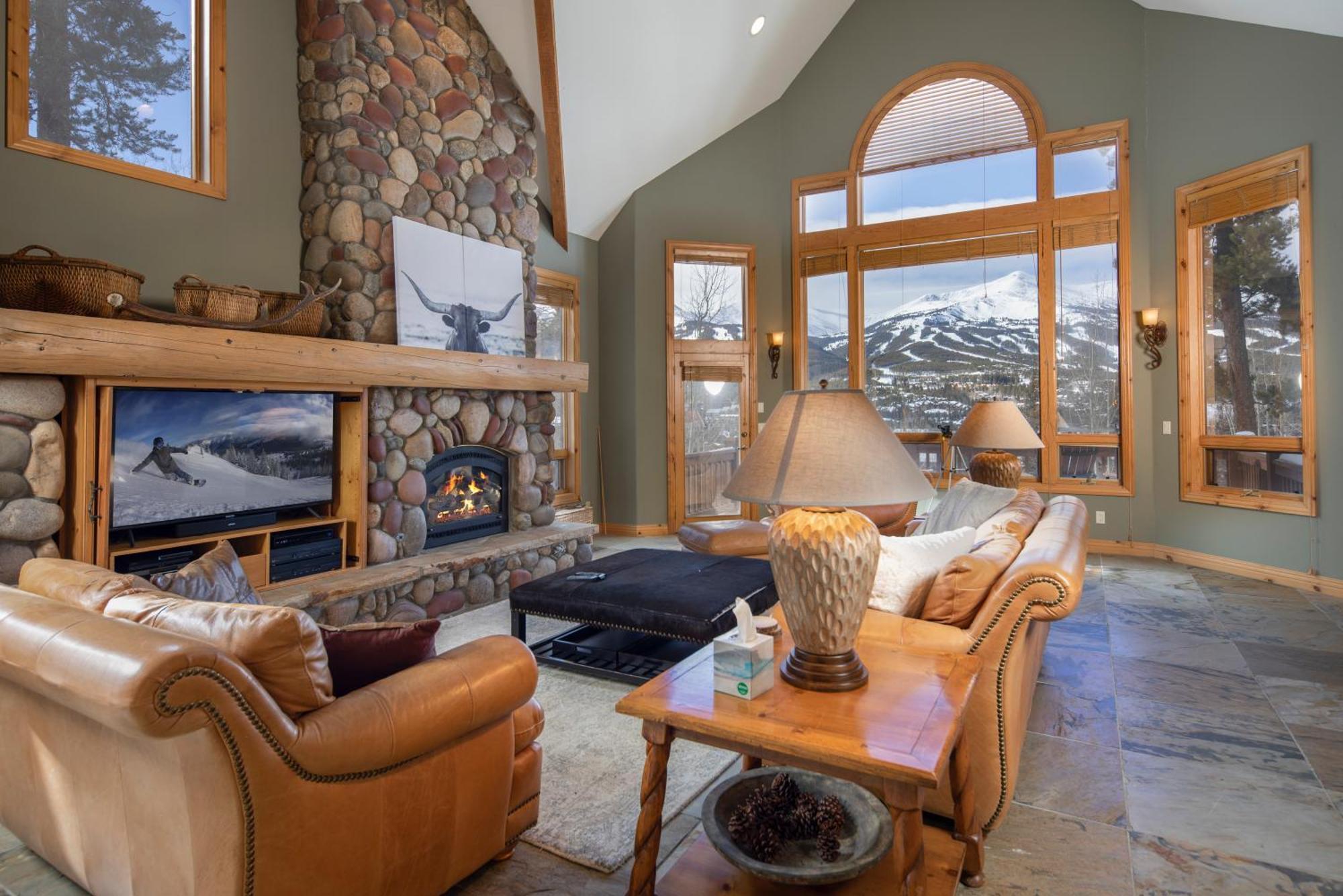 Walking Distance To Downtown Breck, Stunning Panorama, Hot Tub, Foosball, Arcade Machine! *