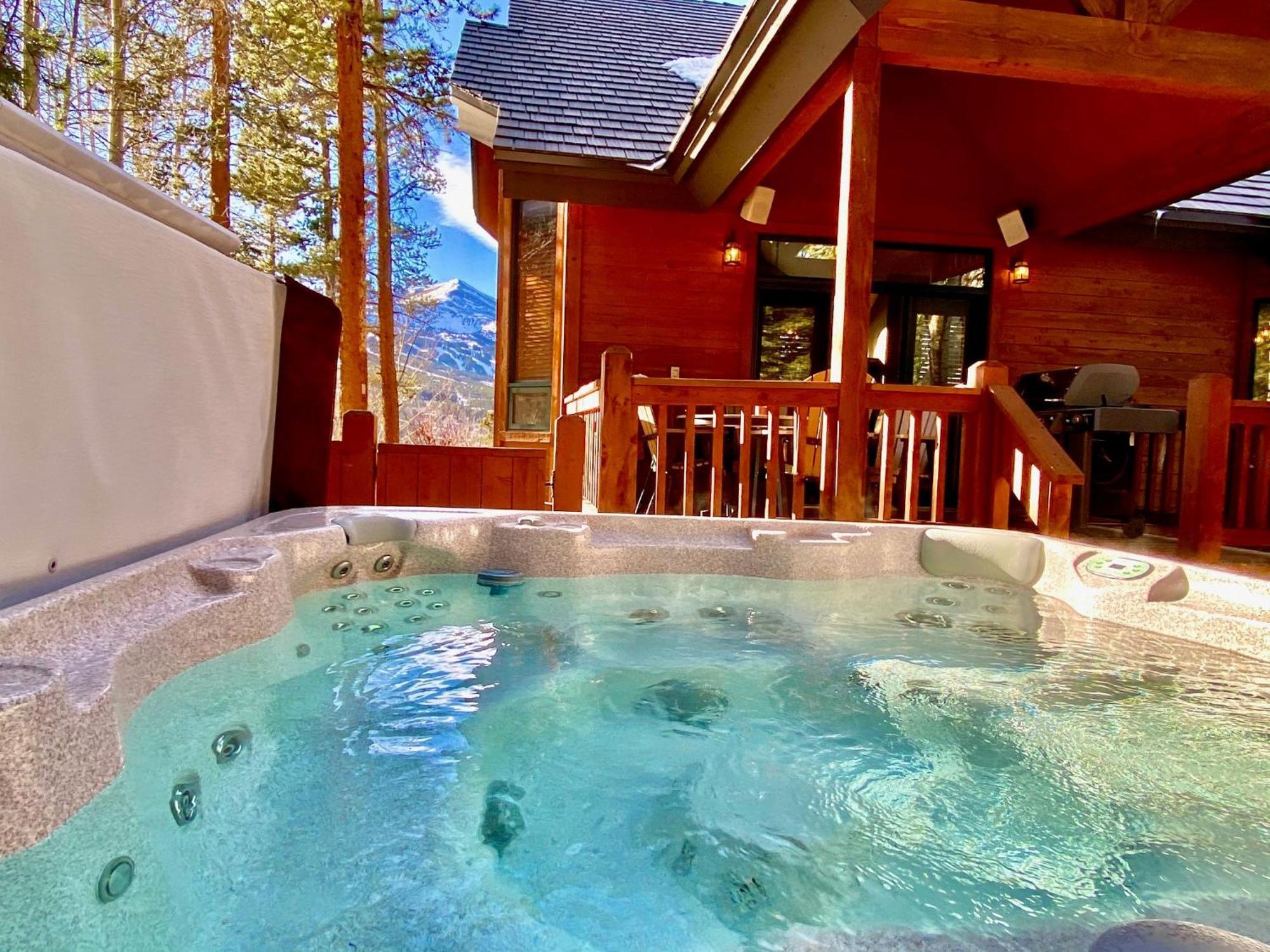 Holiday home Walking Distance To Downtown Breck, Stunning Panorama, Hot Tub, Foosball, Arcade Machine!