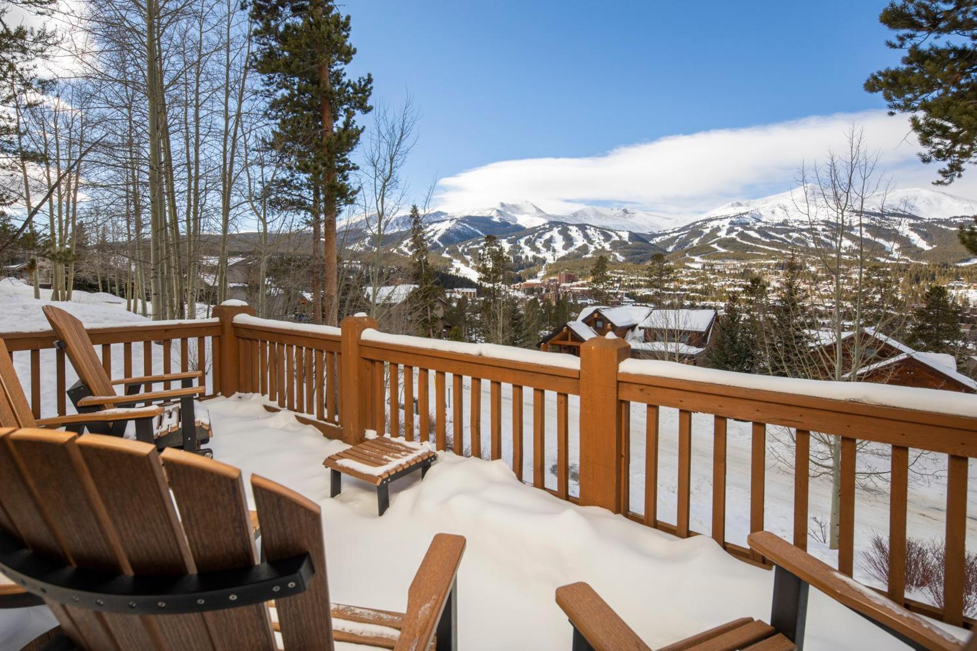 Walking Distance To Downtown Breck, Stunning Panorama, Hot Tub, Foosball, Arcade Machine! * Breckenridge
