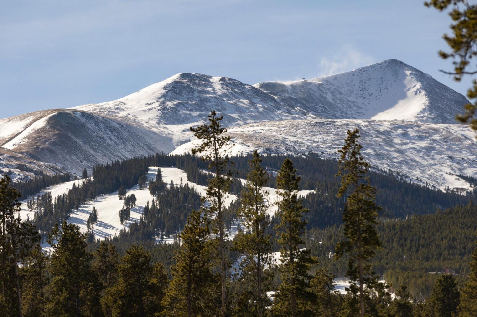 Steps From Shuttle! Stunning Views! Luxury Finishes, Backs To Nordic Trails, Easy Access To Peak 8! Holiday home Breckenridge