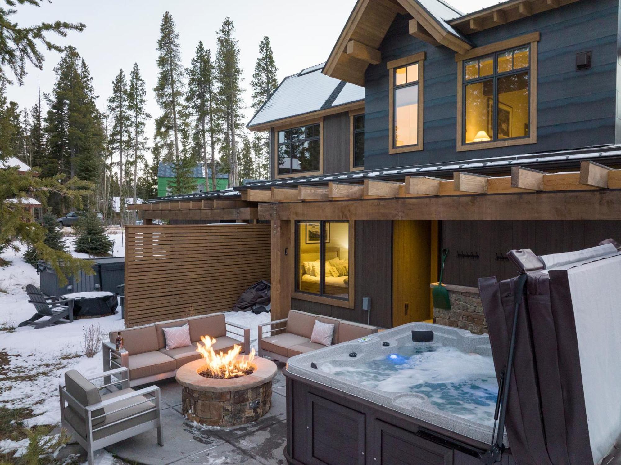 Steps From Shuttle! Stunning Views! Luxury Finishes, Backs To Nordic Trails, Easy Access To Peak 8! *
