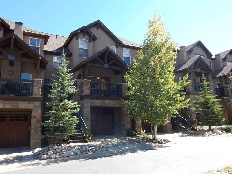 Hotel Red Quill Village