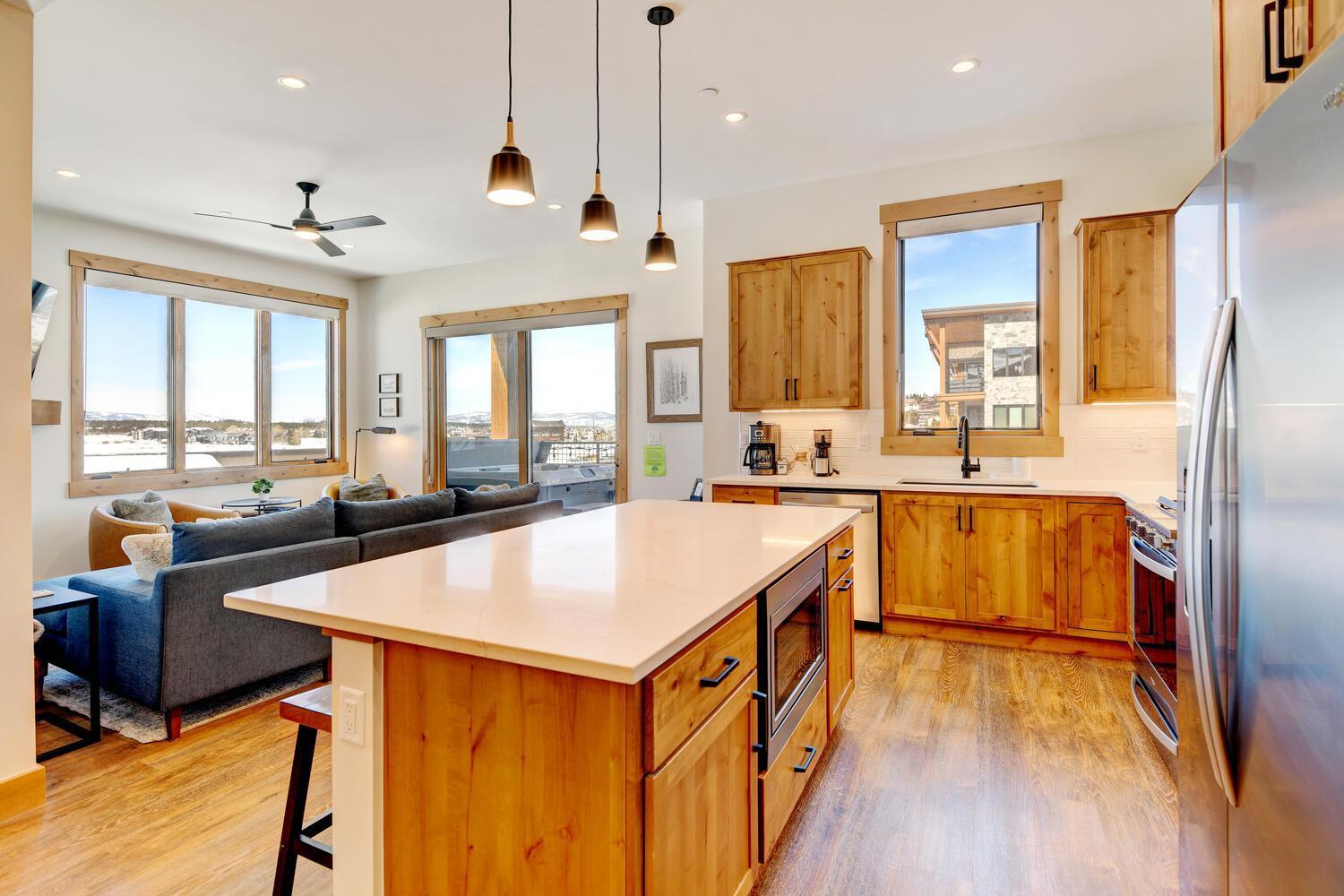 New Lux Elk Creek E201 With Hot Tub & Great Views / Price - $500 Free Activities Daily Holiday home