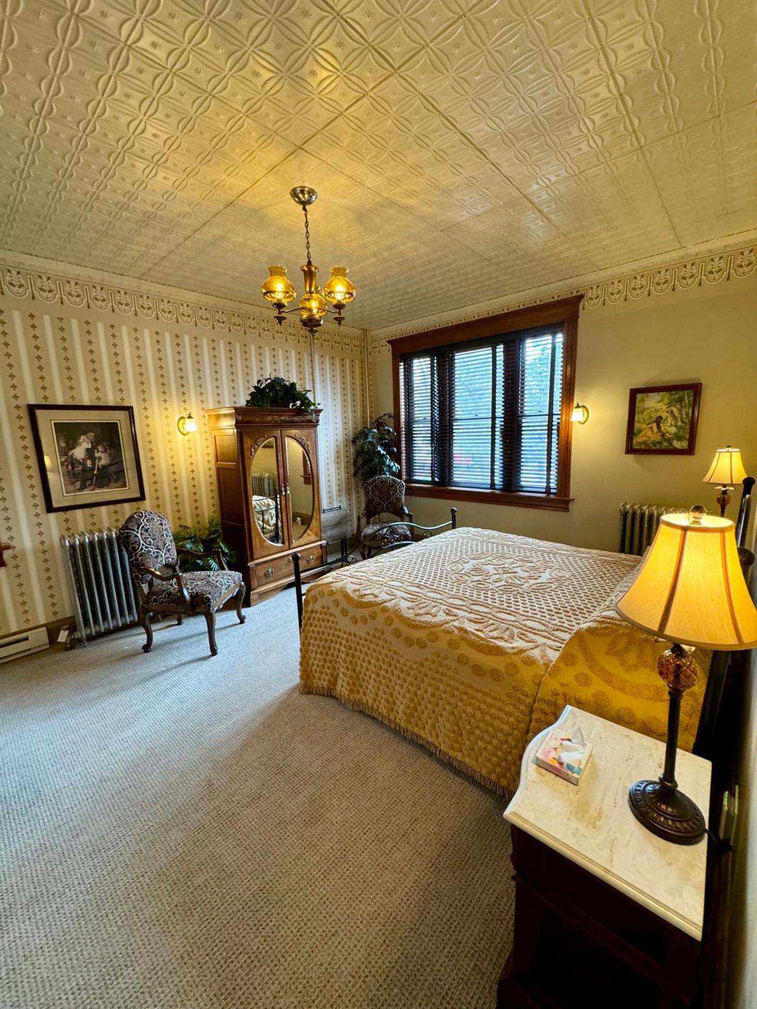 Hospitality House & Travel Park Hotel
