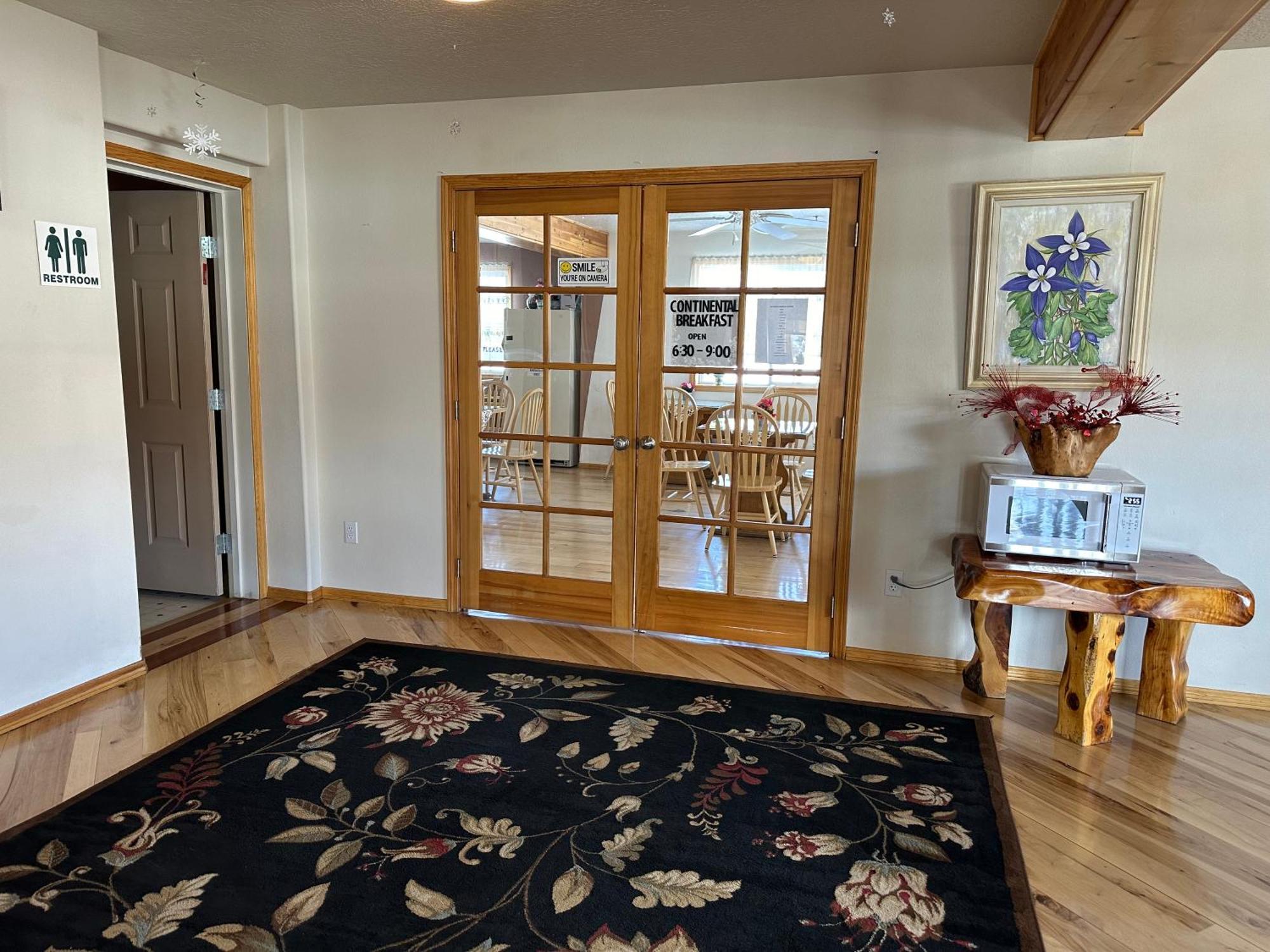 Columbine Inn And Suites 2*
