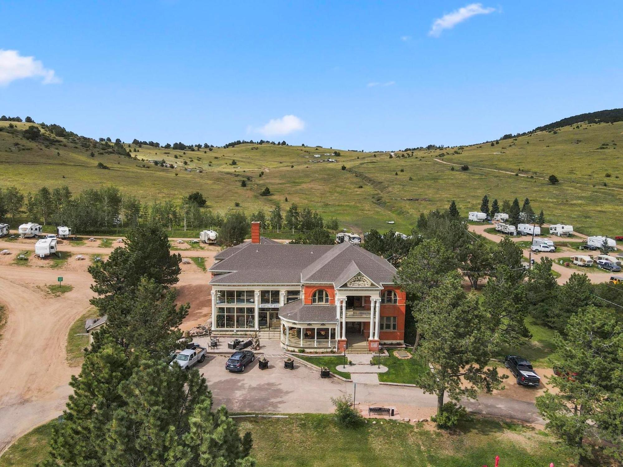 Hospitality House & Travel Park Hotel