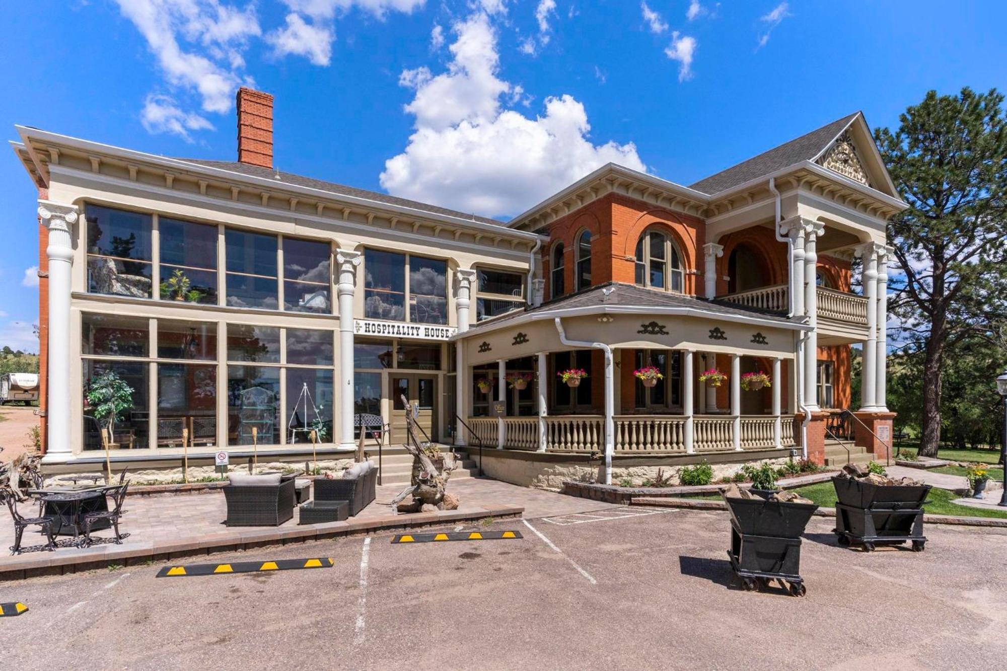 Hospitality House & Travel Park Hotel 3*