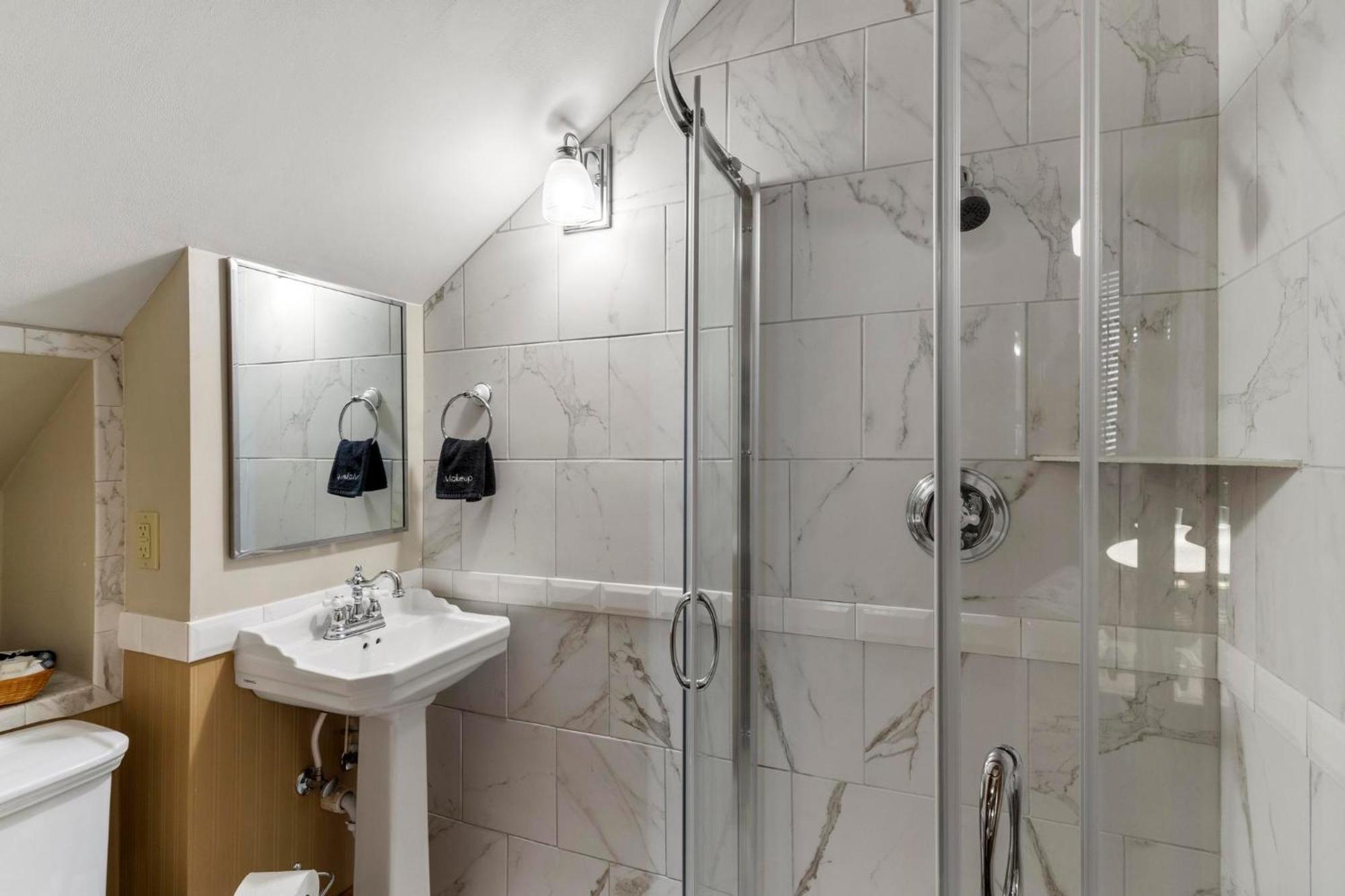 Hospitality House & Travel Park Hotel