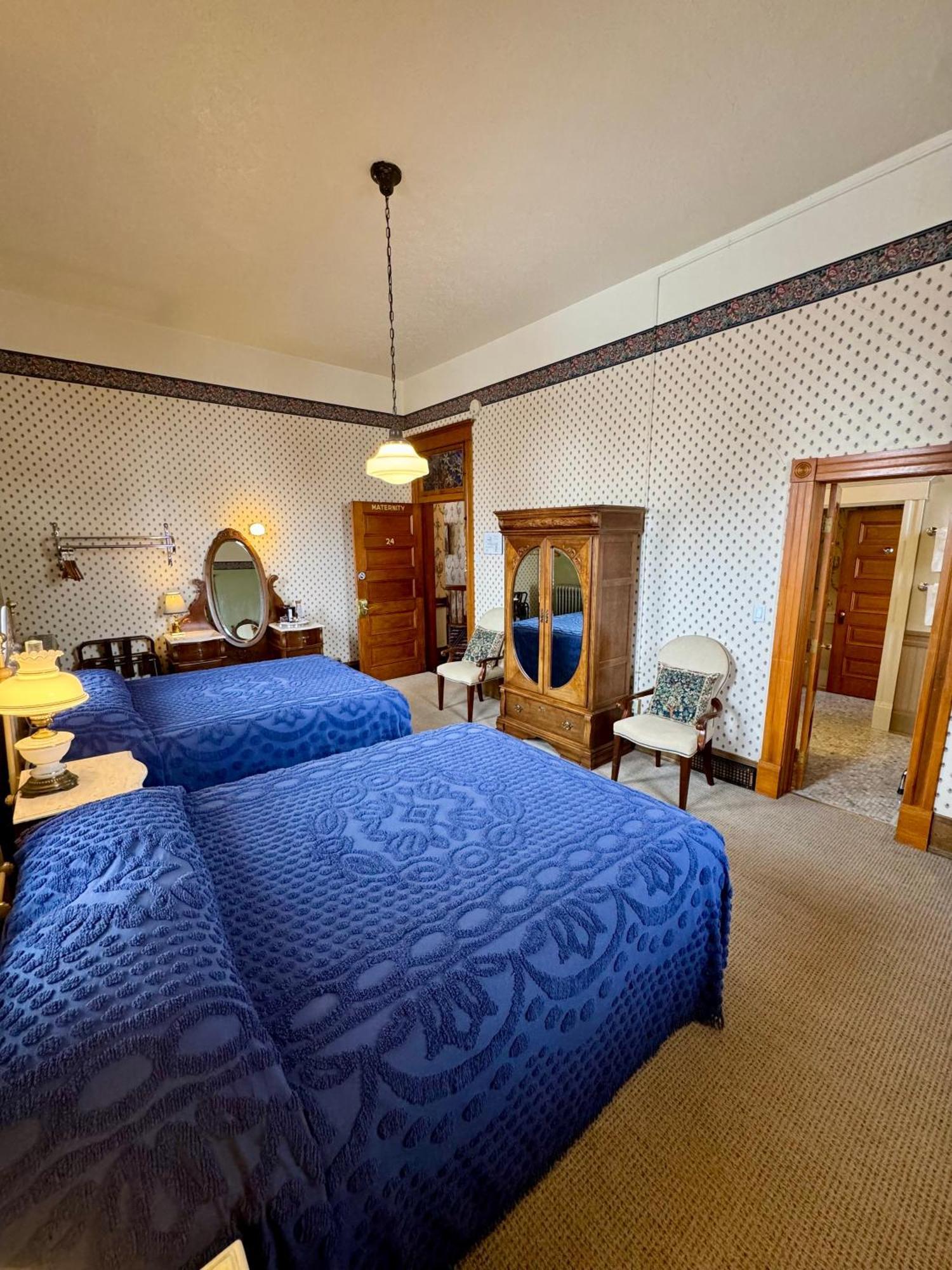 Hospitality House & Travel Park Hotel