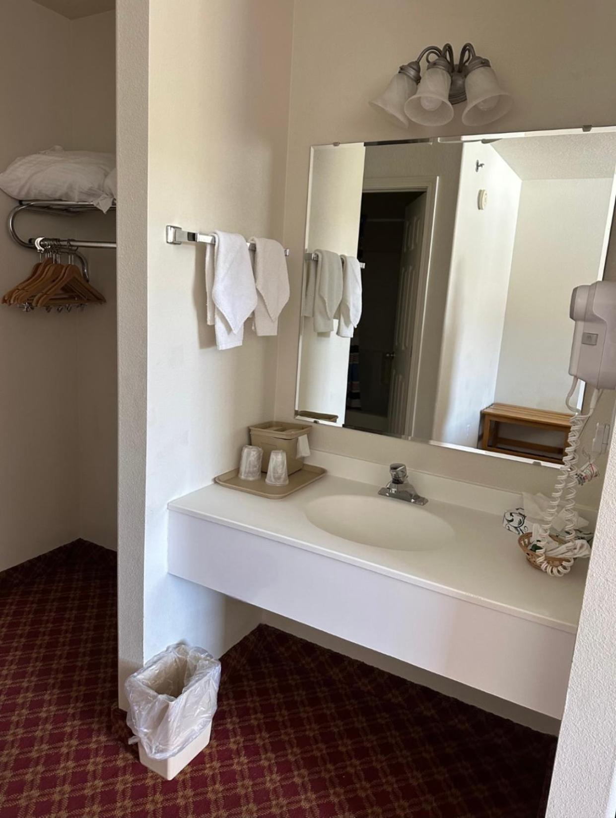 Hotel Columbine Inn And Suites