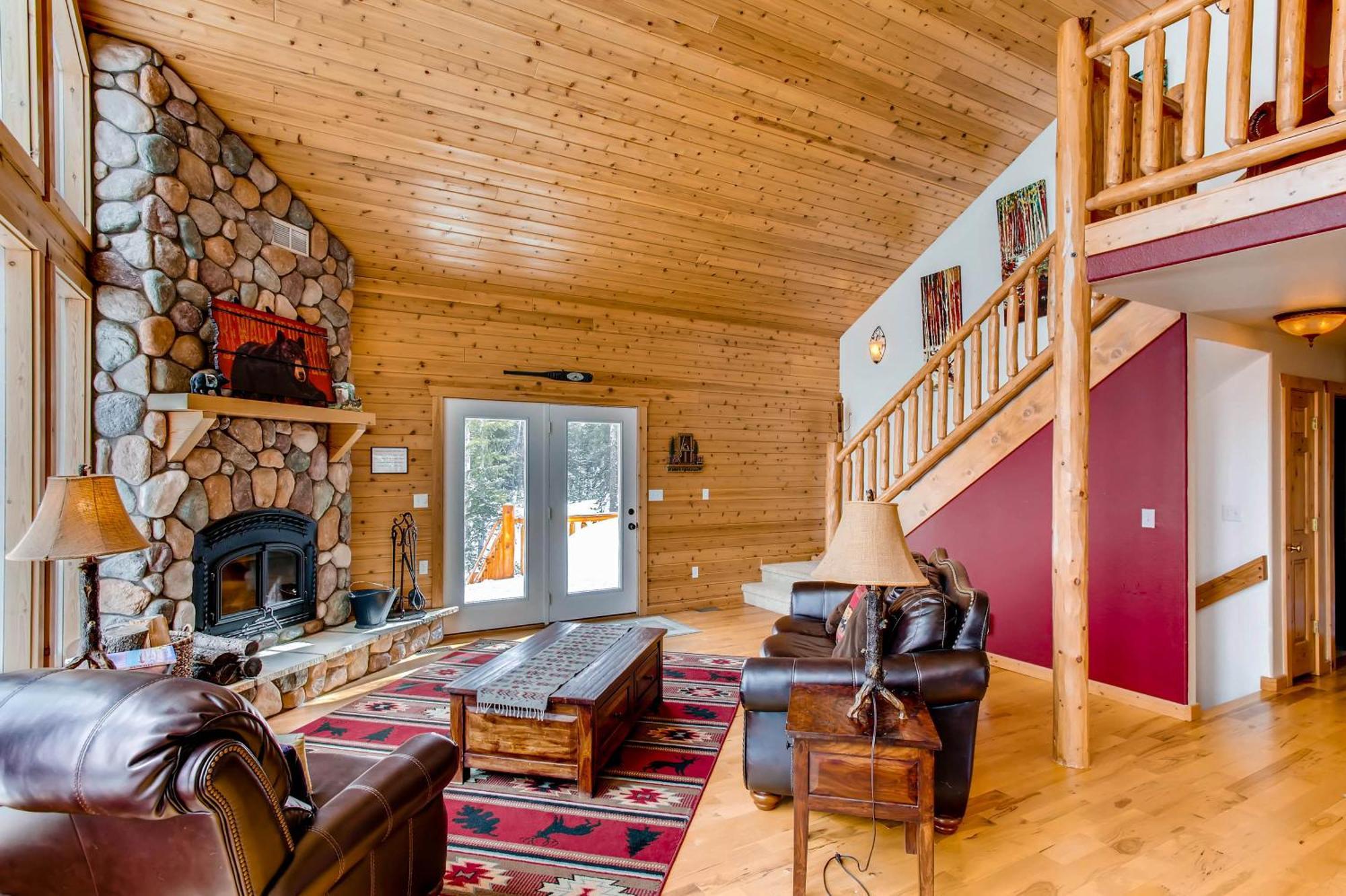 Serene Mountain Nestled Amongst The Pines - Alpenhaus Holiday home