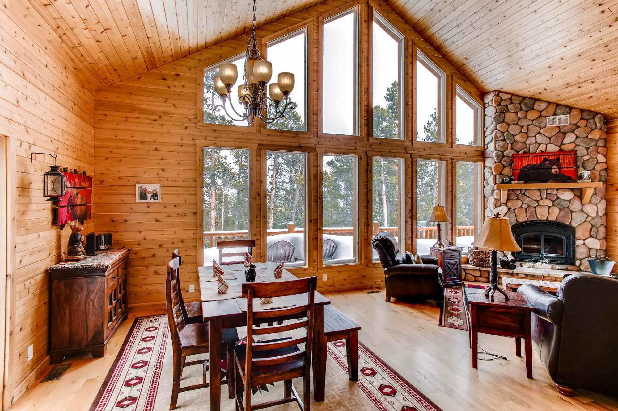 Serene Mountain Nestled Amongst The Pines - Alpenhaus *