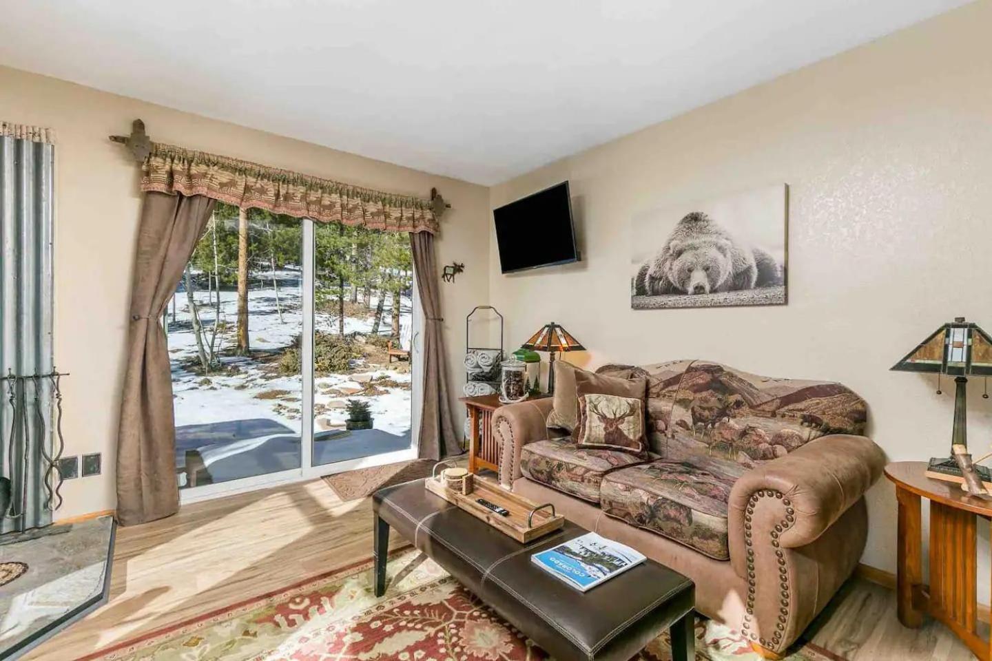 Arapaho Forest W Hot Tub + Trail Access Holiday home