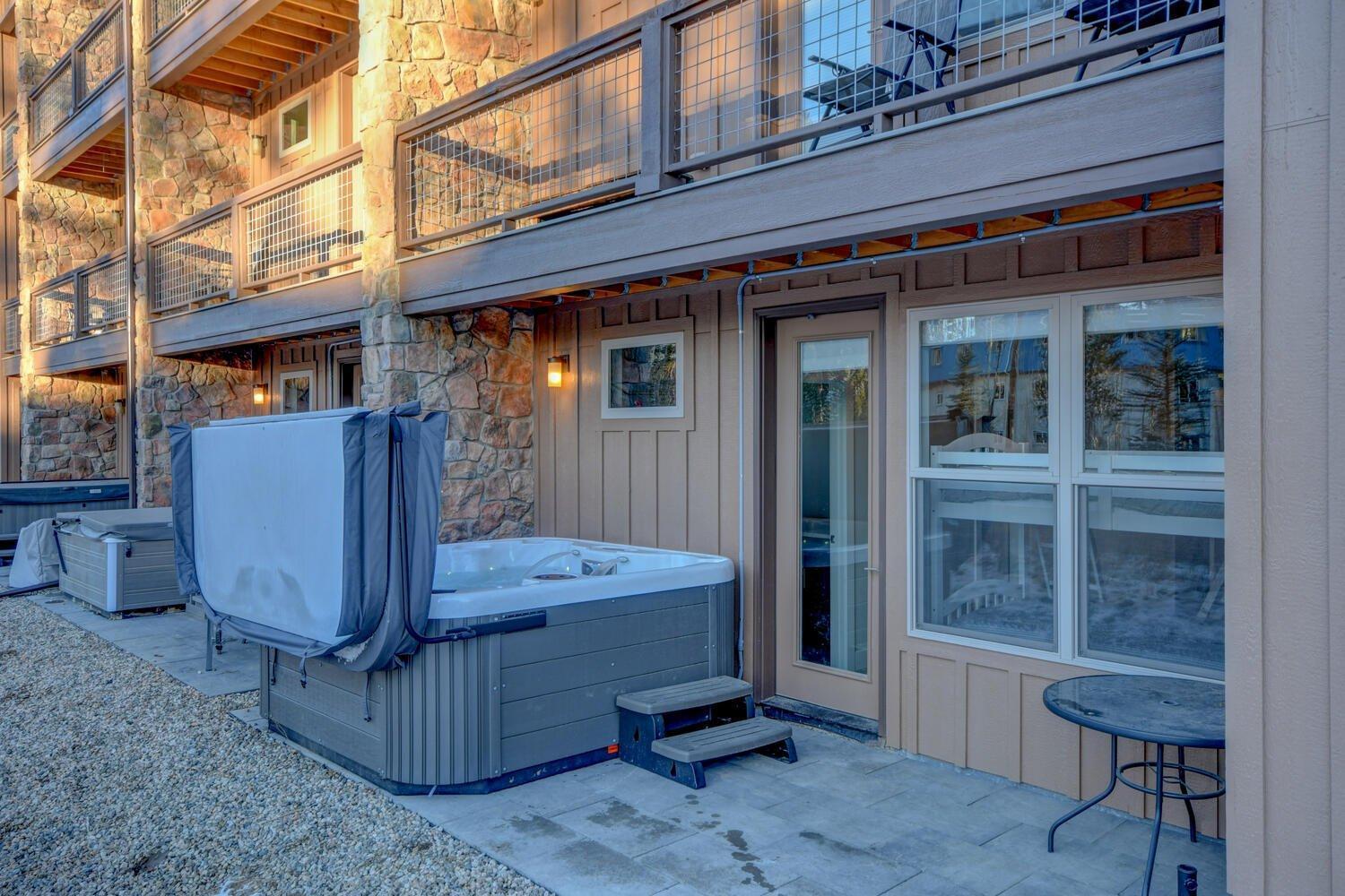 Luxury 105: Hot Tub Retreat With Scenic Views *