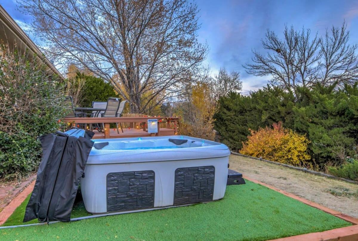 Casa de férias 3bd Cheyenne Mountain W Hot Tub & Grill