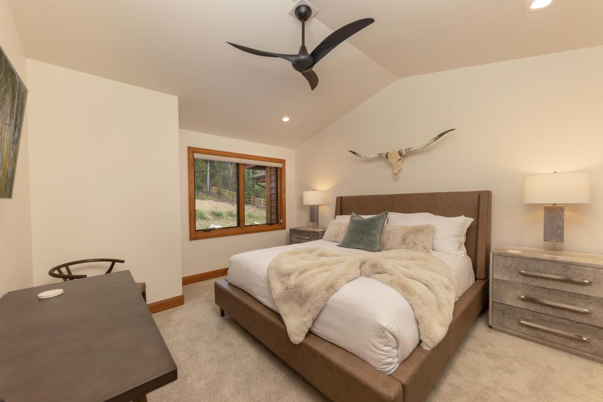 Warm And Luxurious, Spectacular Views, En-suites, Hot Tub, Shuffle Board, Arcade Machine!! *