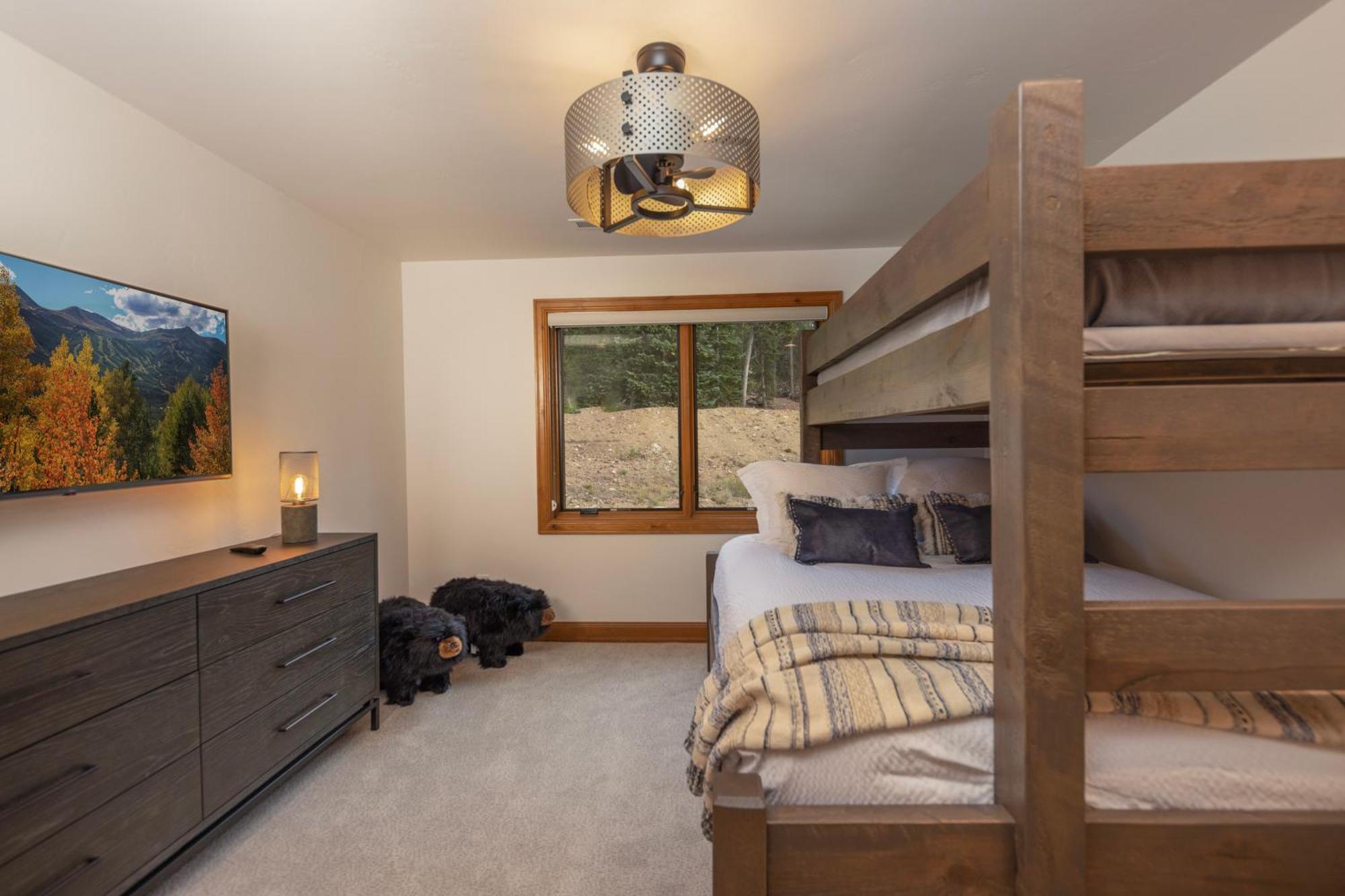Holiday home Warm And Luxurious, Spectacular Views, En-suites, Hot Tub, Shuffle Board, Arcade Machine!!