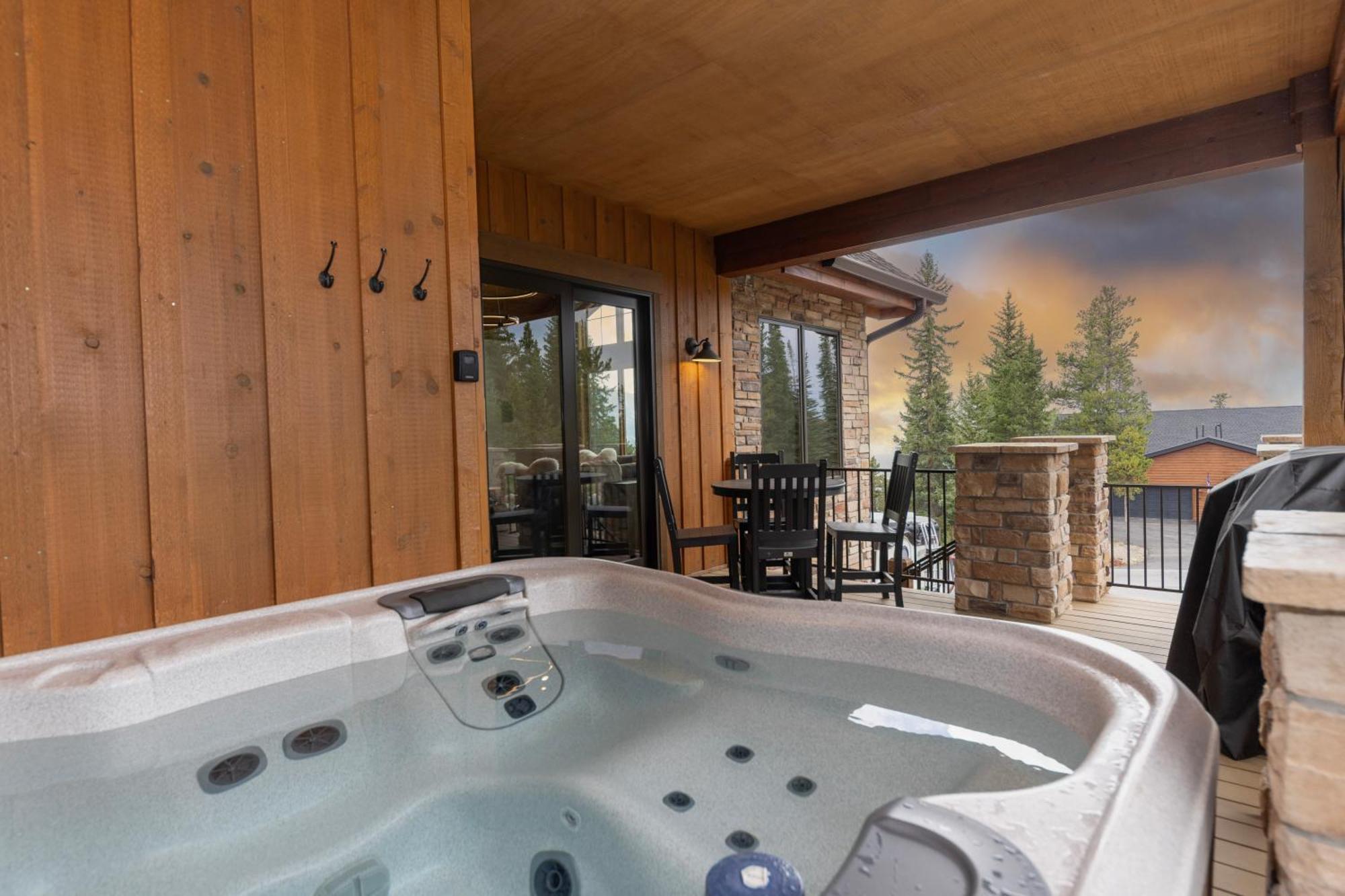 Holiday home Warm And Luxurious, Spectacular Views, En-suites, Hot Tub, Shuffle Board, Arcade Machine!! Breckenridge