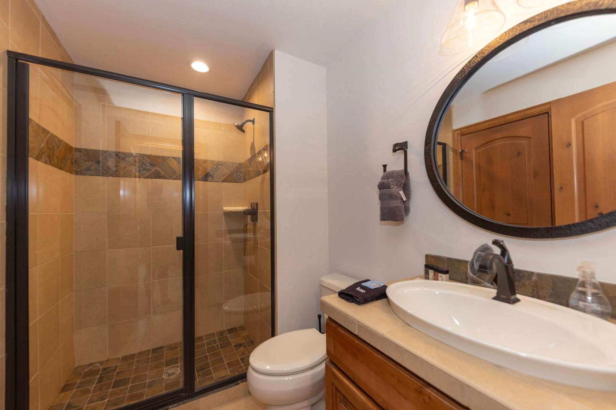 Warm And Luxurious, Spectacular Views, En-suites, Hot Tub, Shuffle Board, Arcade Machine!! * Breckenridge