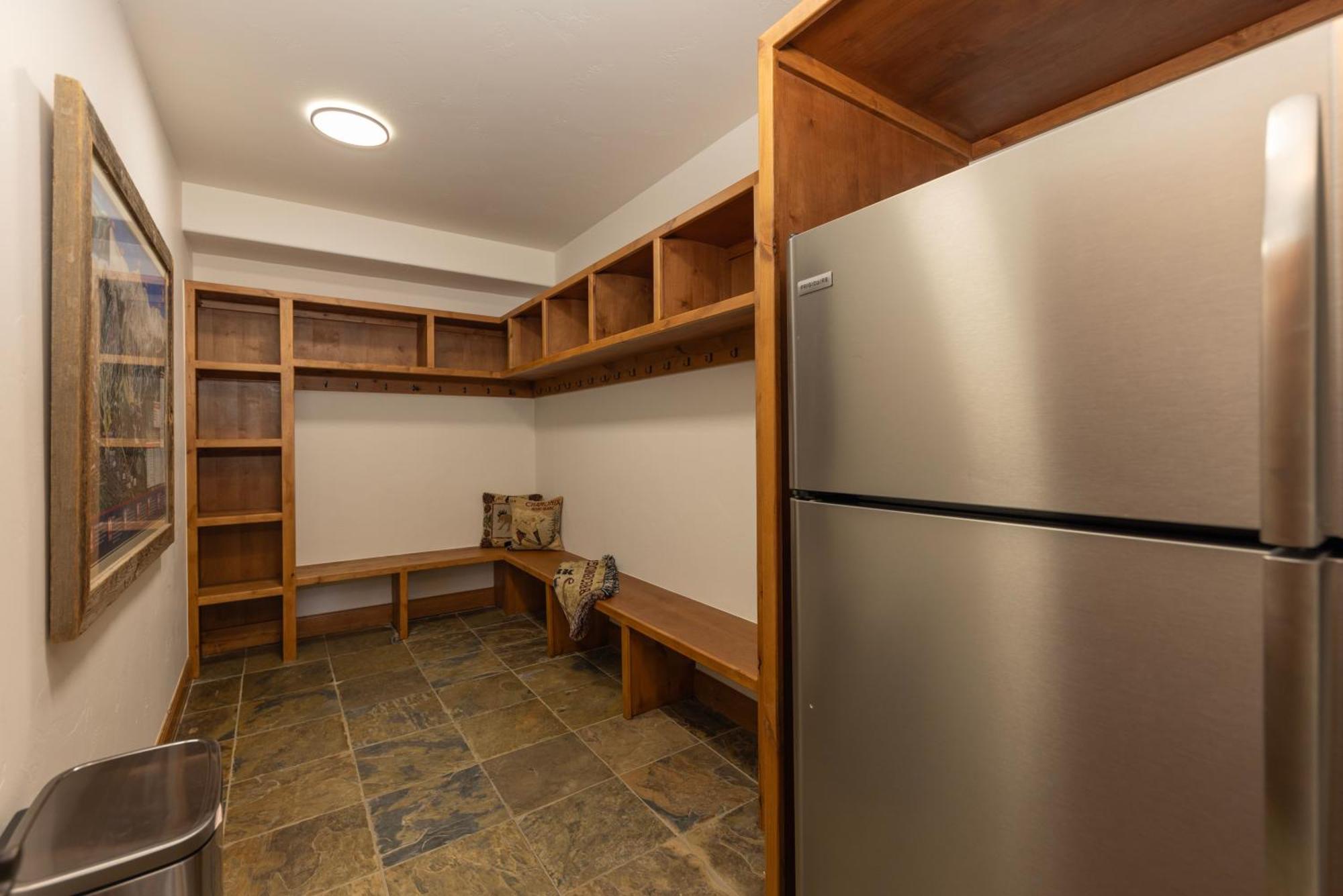 Warm And Luxurious, Spectacular Views, En-suites, Hot Tub, Shuffle Board, Arcade Machine!! Holiday home