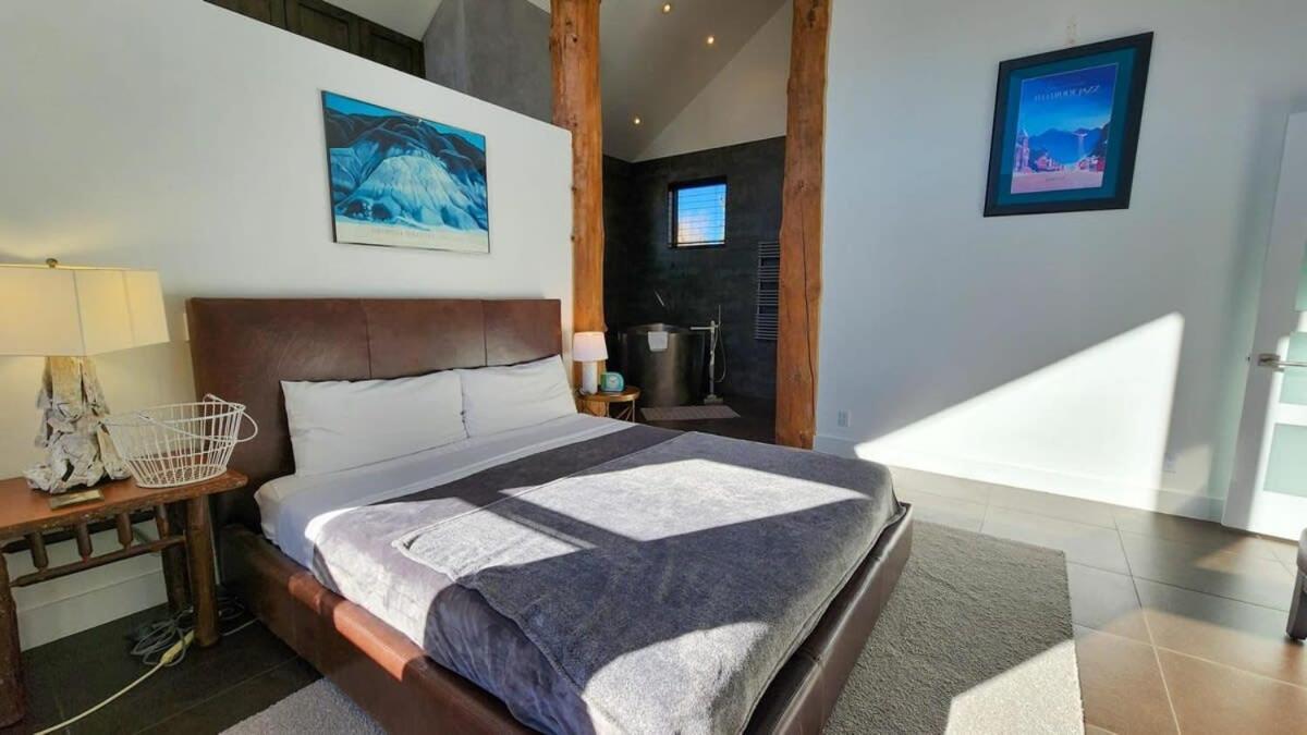 Luxurious 4br Retreat With Hot Tub Near Gold Course *