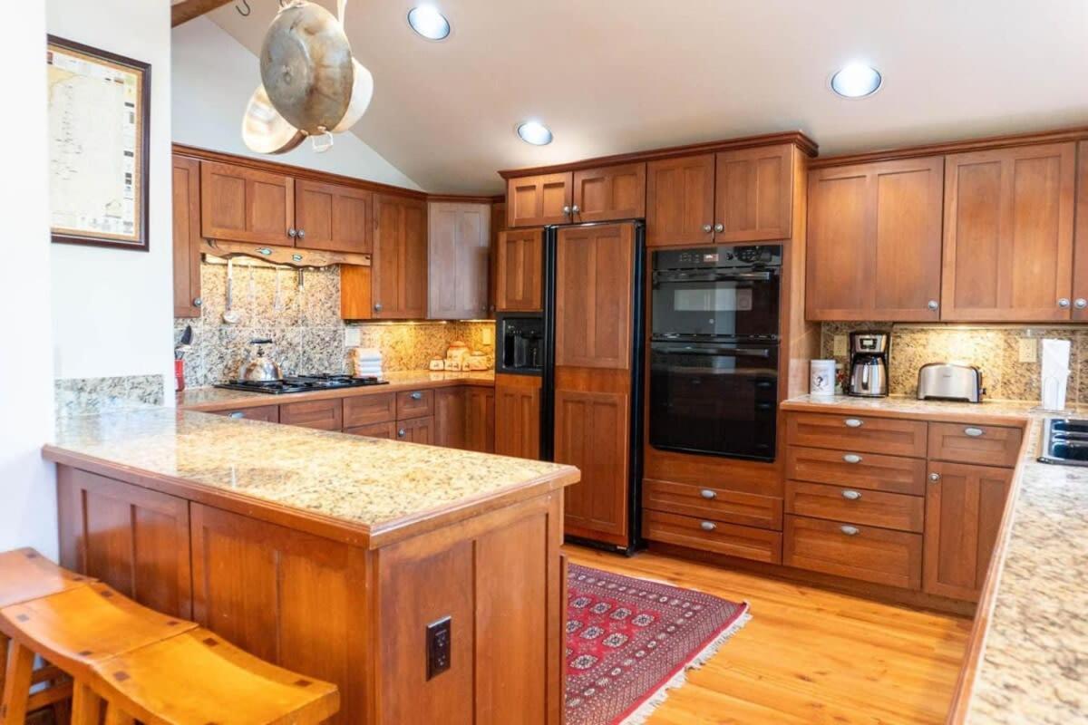 Holiday home Luxurious 4br Retreat With Hot Tub Near Gold Course *