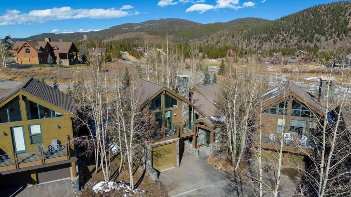 Luxurious 4br Retreat With Hot Tub Near Gold Course