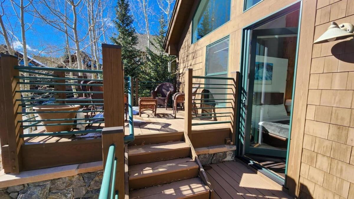 Luxurious 4br Retreat With Hot Tub Near Gold Course