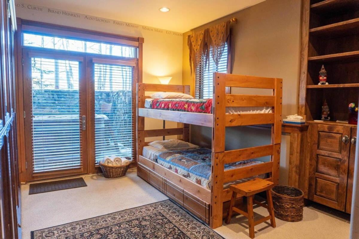 Luxurious 4br Retreat With Hot Tub Near Gold Course *