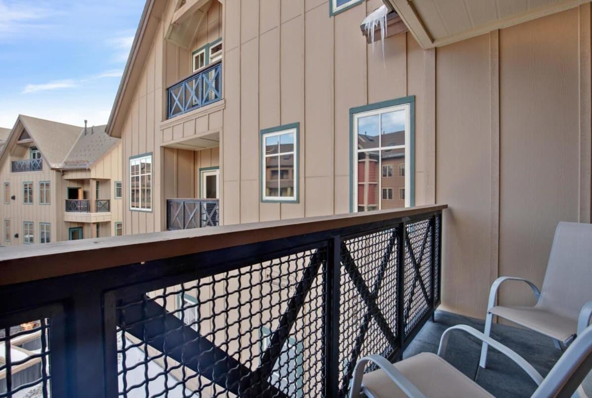 2br Main St Station In Out Amenities *