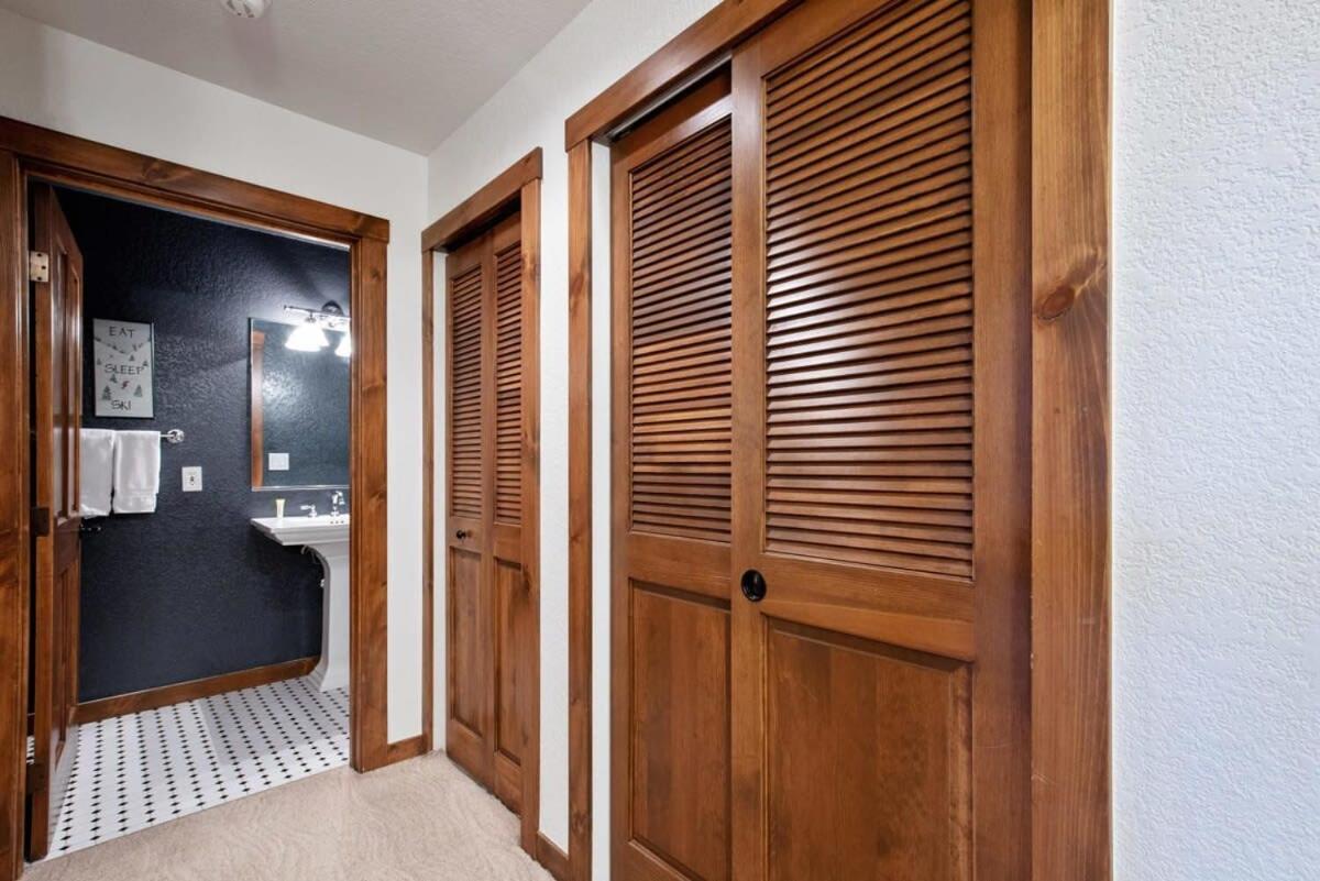 Holiday home 2br Main St Station In Out Amenities *