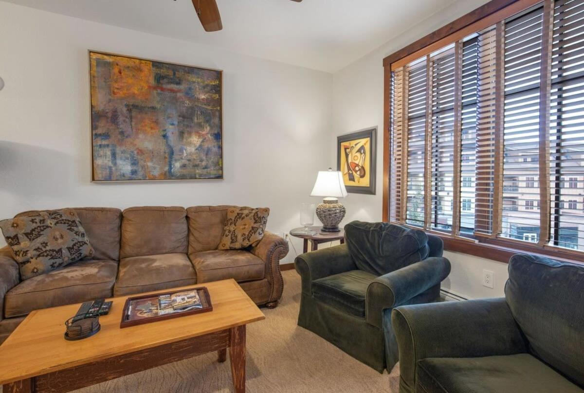 Holiday home 2br Main St Station In Out Amenities