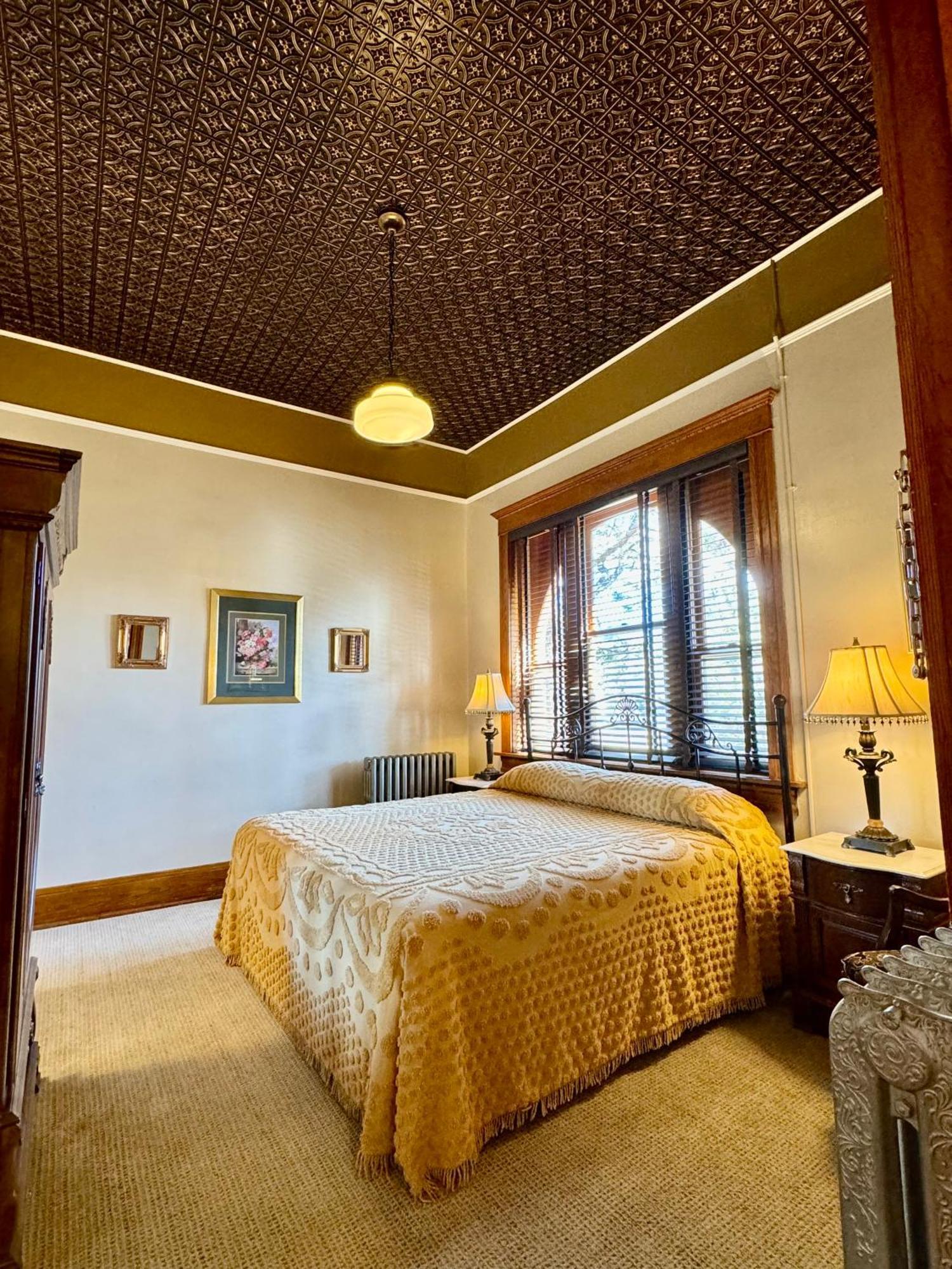 Hotel Hospitality House & Travel Park
