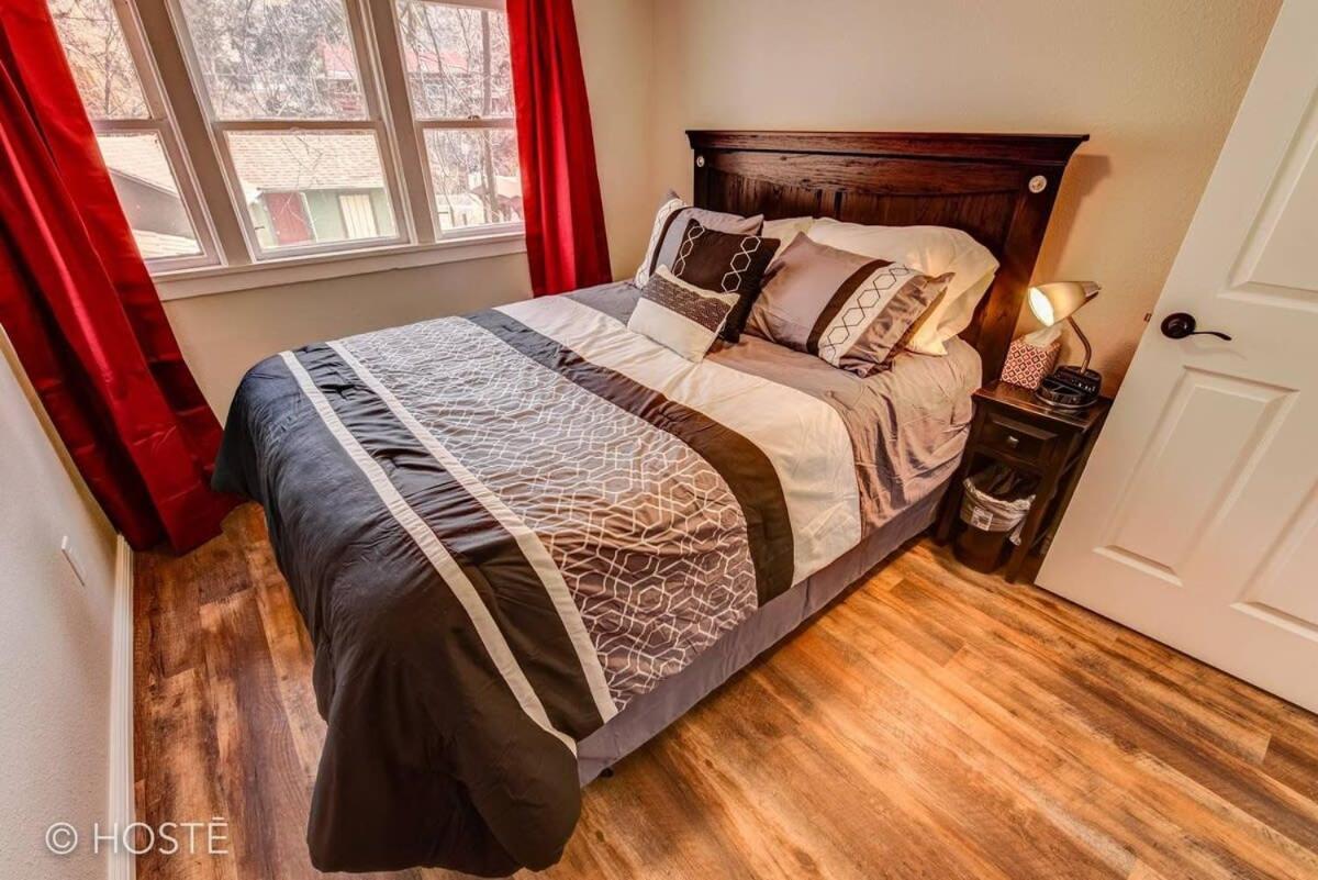 *h* New! Downtown Retreat * Holiday home *