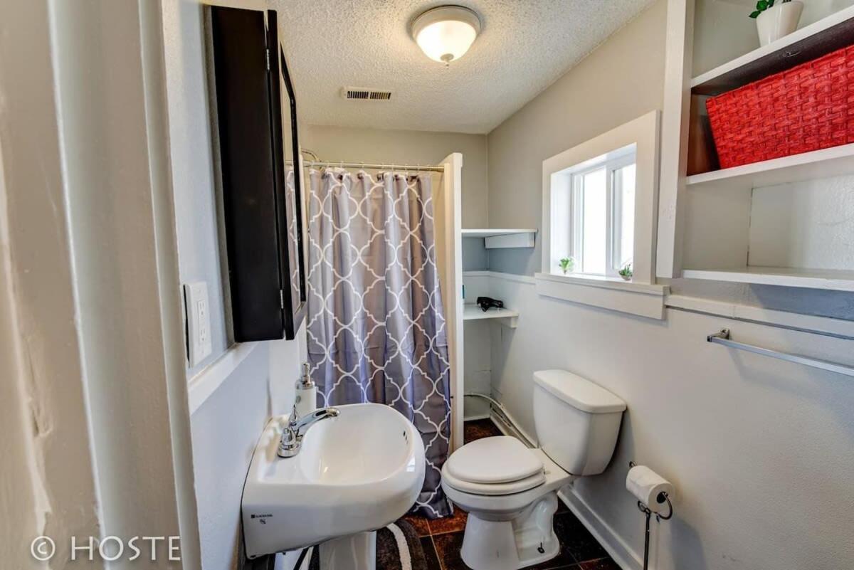 *h* New! Downtown Newly Renovated! * Casa de férias *