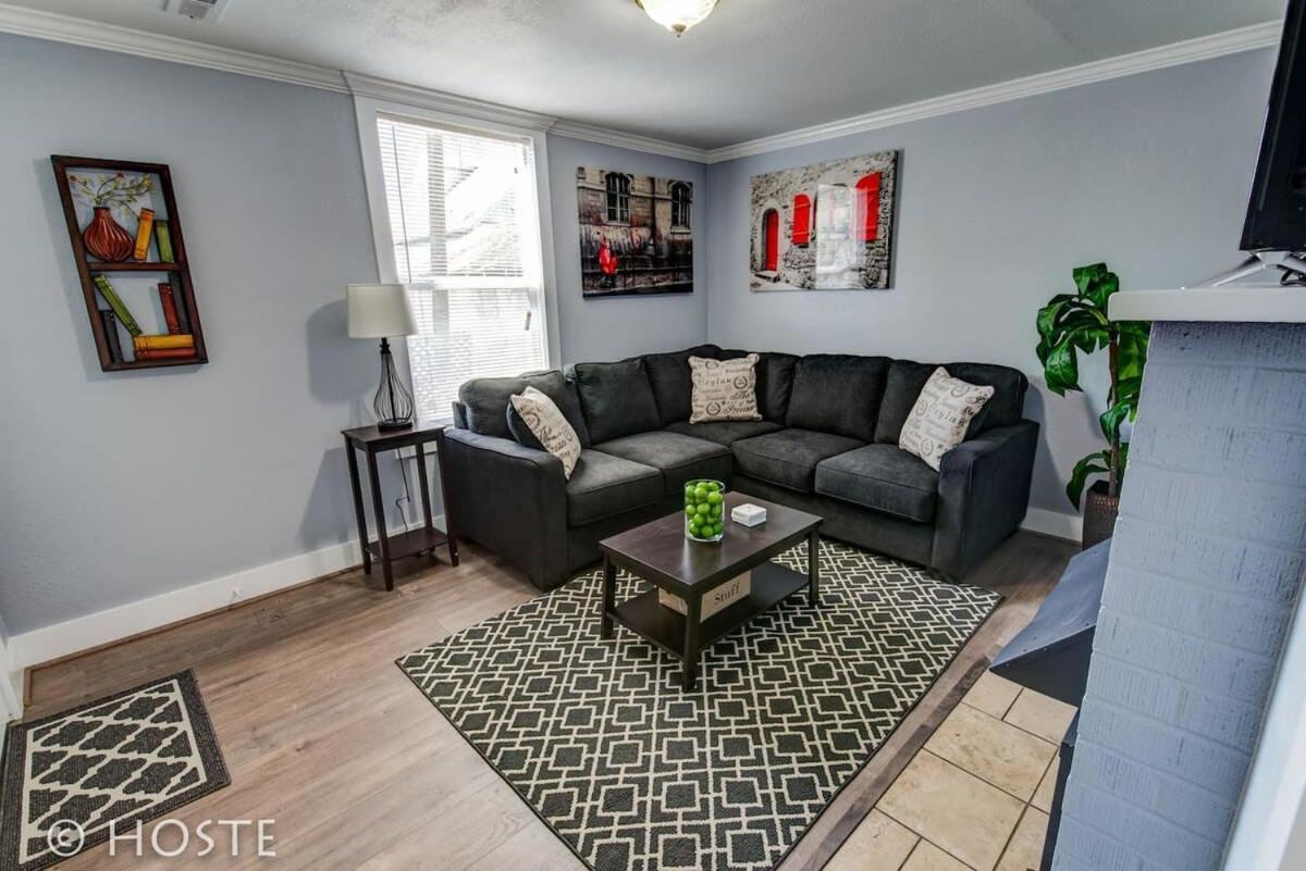 *h* New! Downtown Newly Renovated! * *