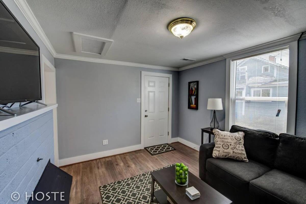 *h* New! Downtown Newly Renovated! * Casa de férias *
