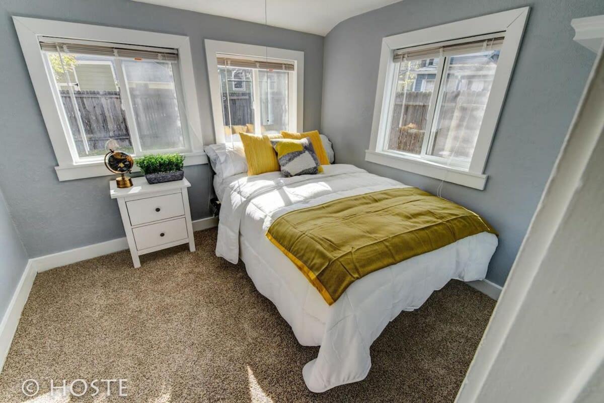 *h* New! Downtown Newly Renovated! * Casa de férias