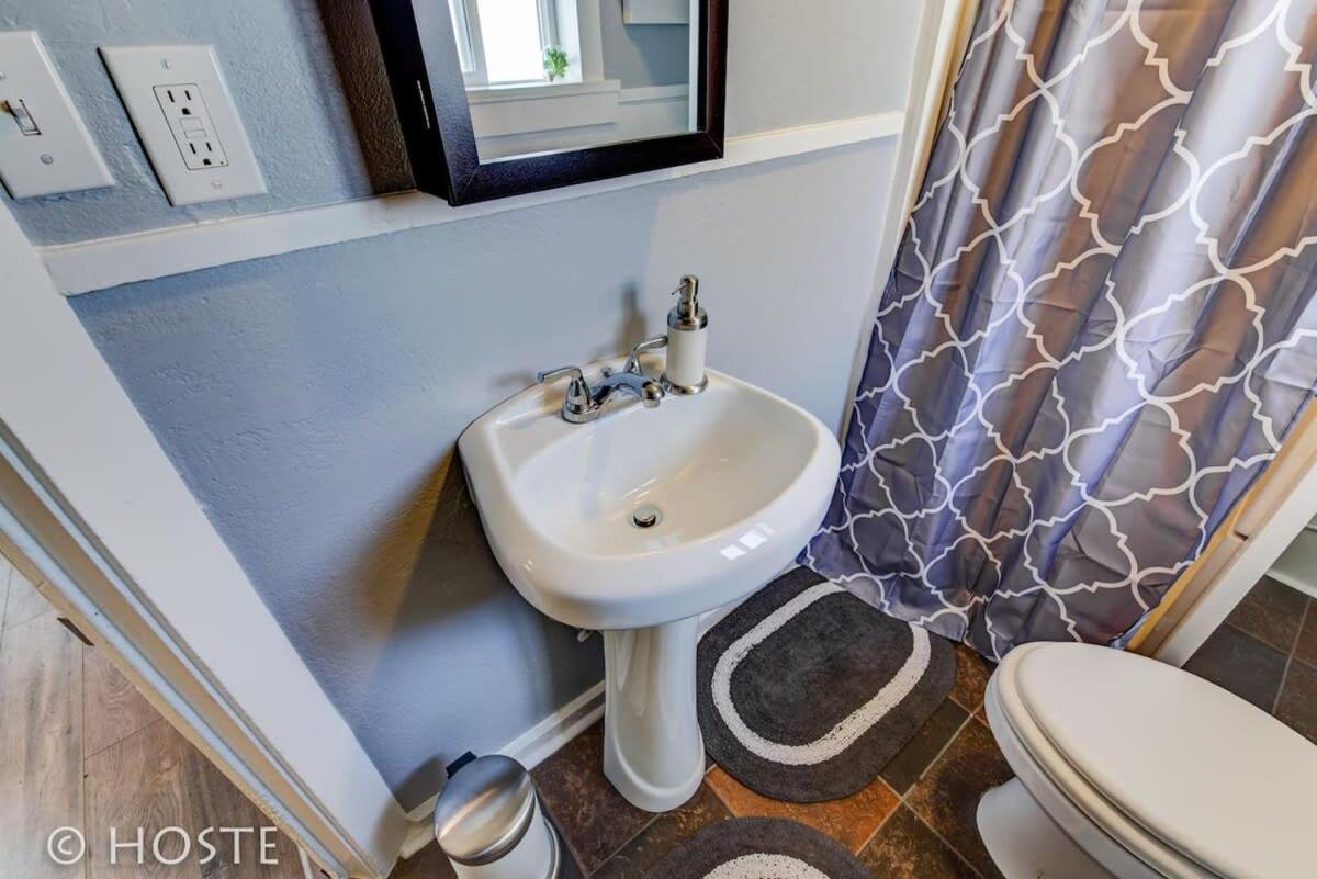 *h* New! Downtown Newly Renovated! * *