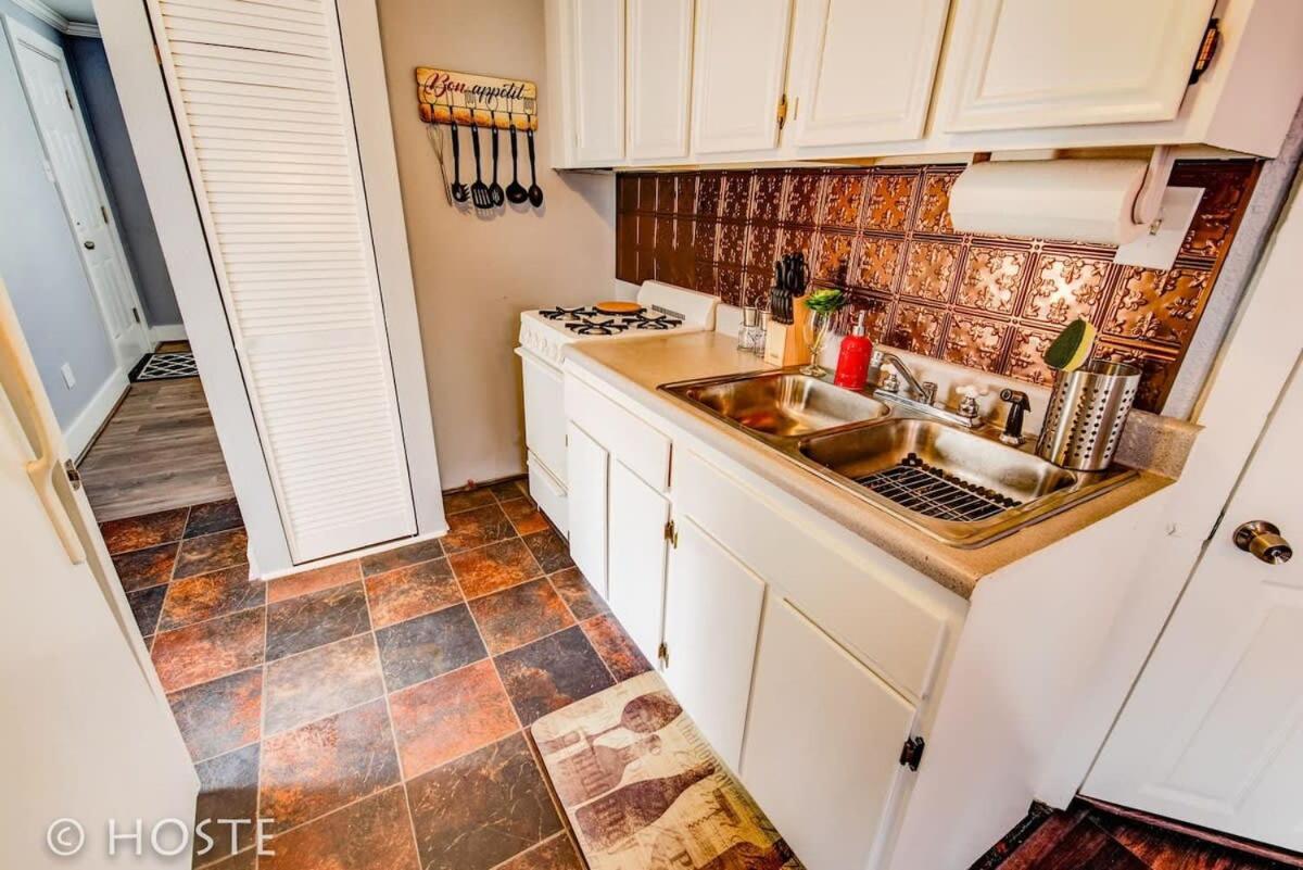 *h* New! Downtown Newly Renovated! * Casa de férias *