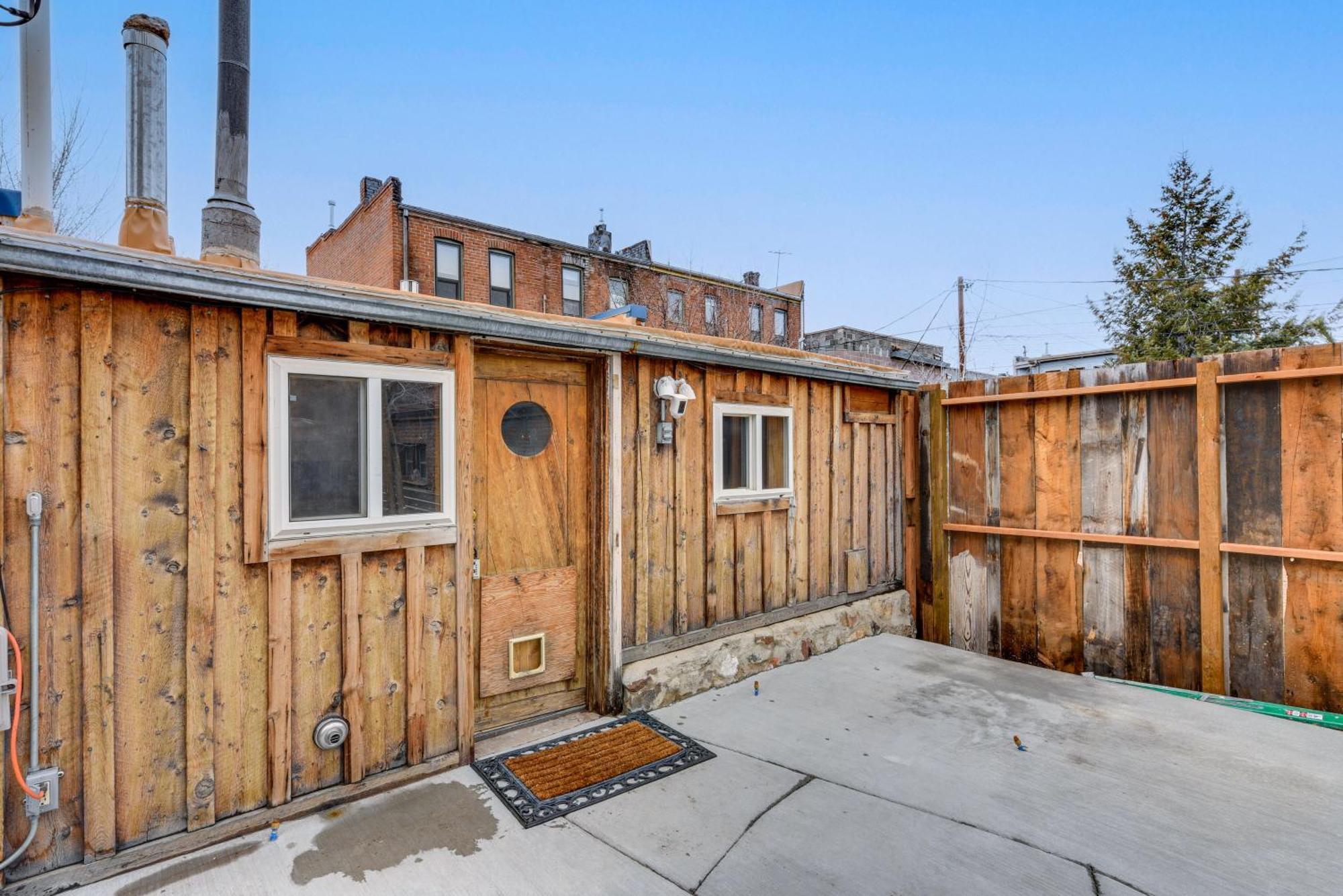Downtown With Fireplace And Yard! * Salida